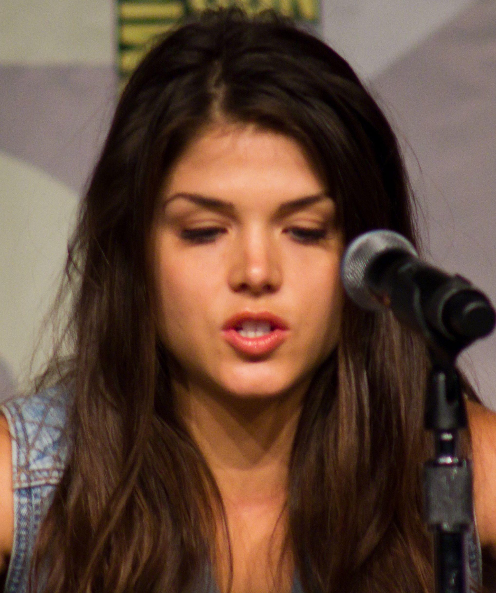 Marie Avgeropoulos, Armee, Foto, HD, Schauspielerin, 2040x2440 HD Handy