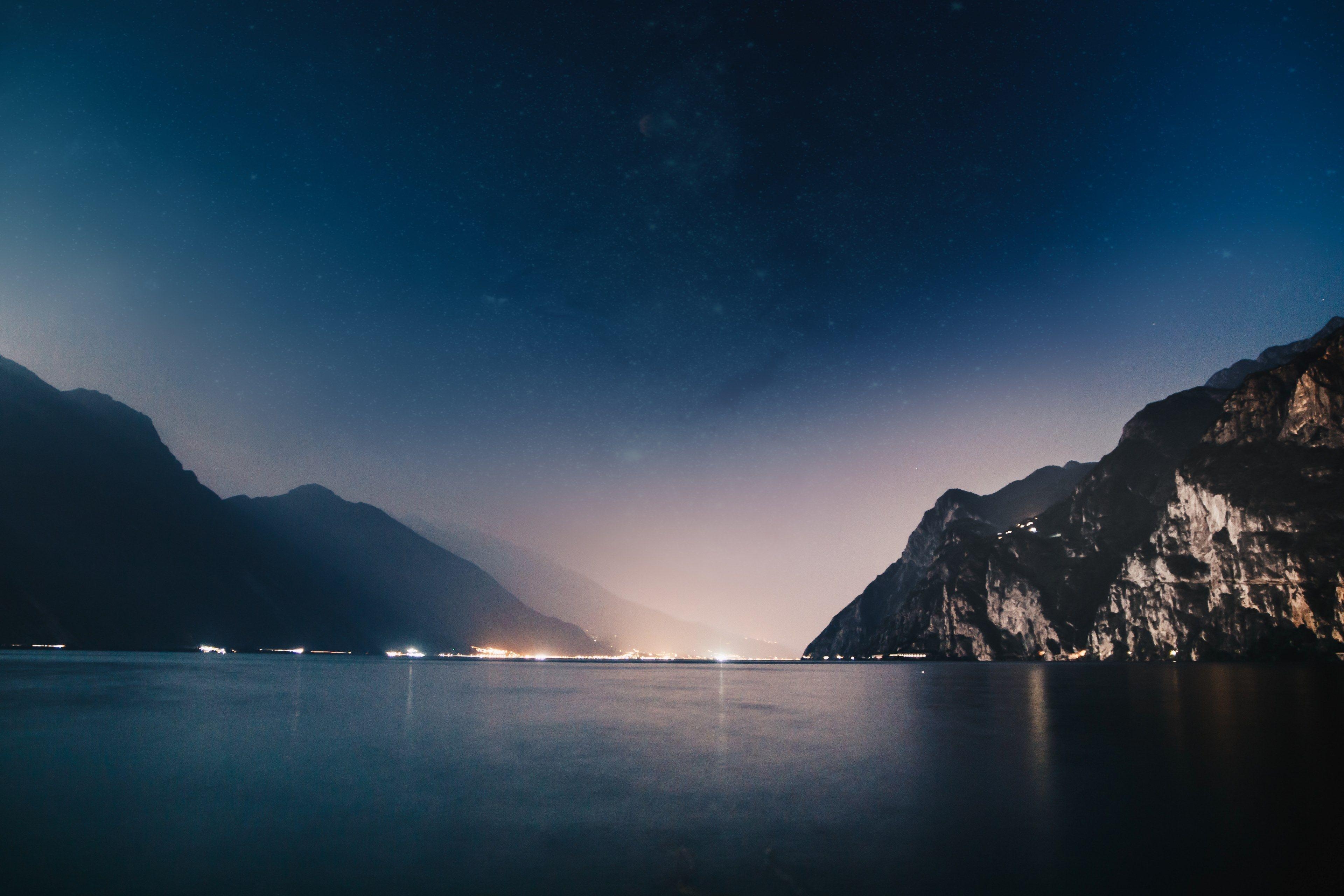 Gardasee bei Nacht, 4K Resolution, Italien, Landschaft, 3840x2560 4K Desktop