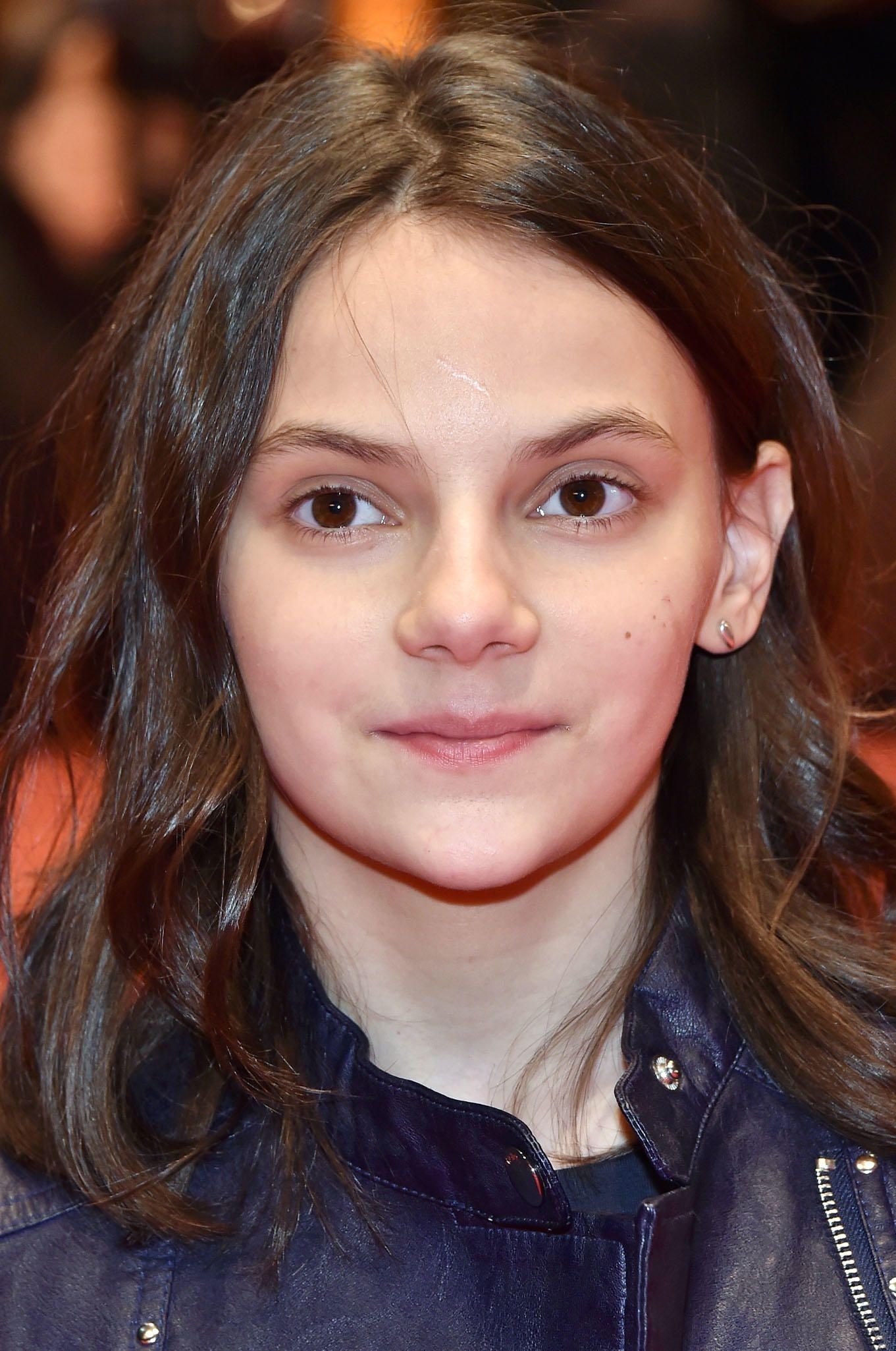 Dafne Keen, Foto, Bild, Schauspielerin, Kino, 1370x2050 HD Handy