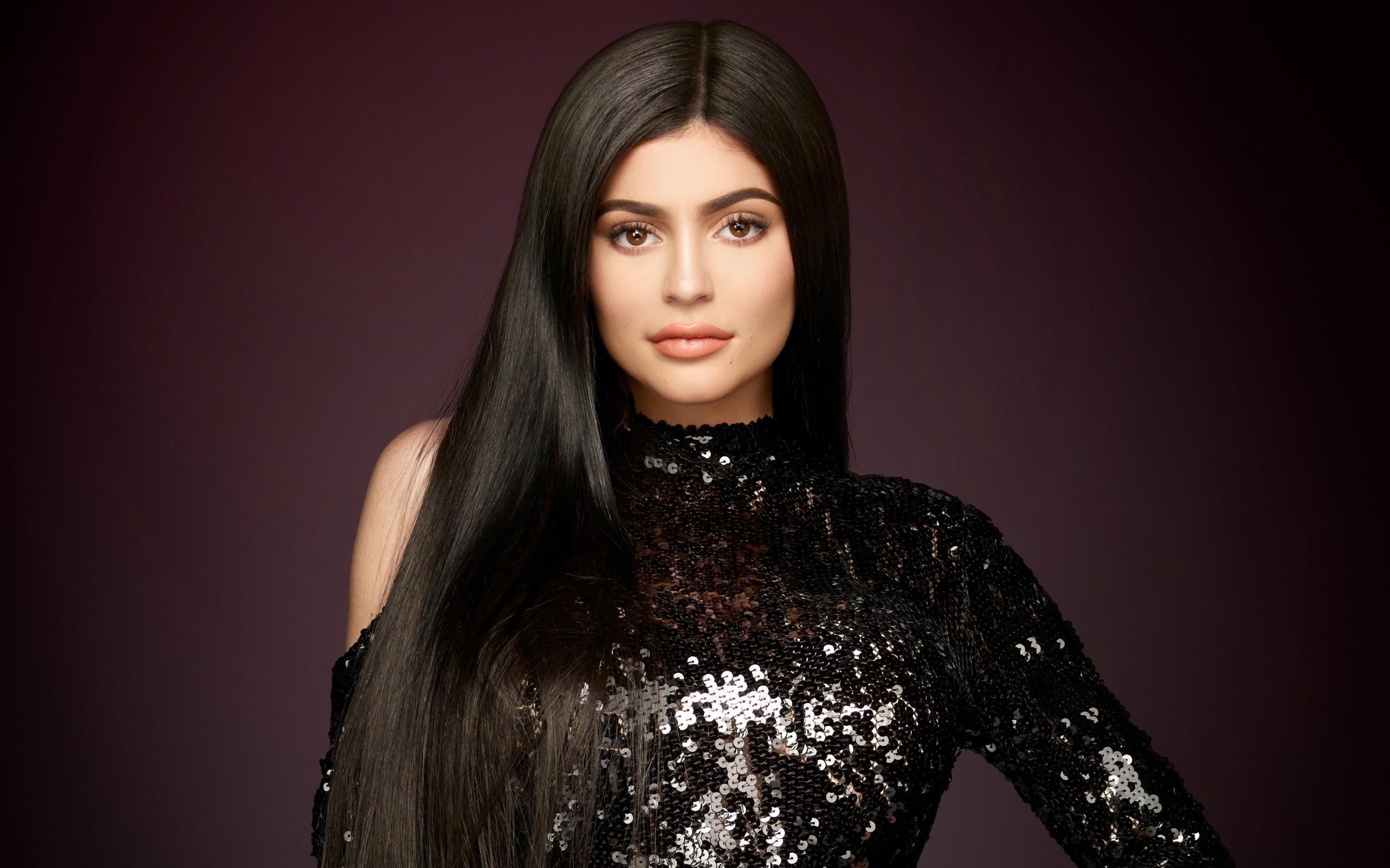 Kylie Jenner, Model, lange Haare, pinker Lippenstift, 2560x1600 HD Desktop