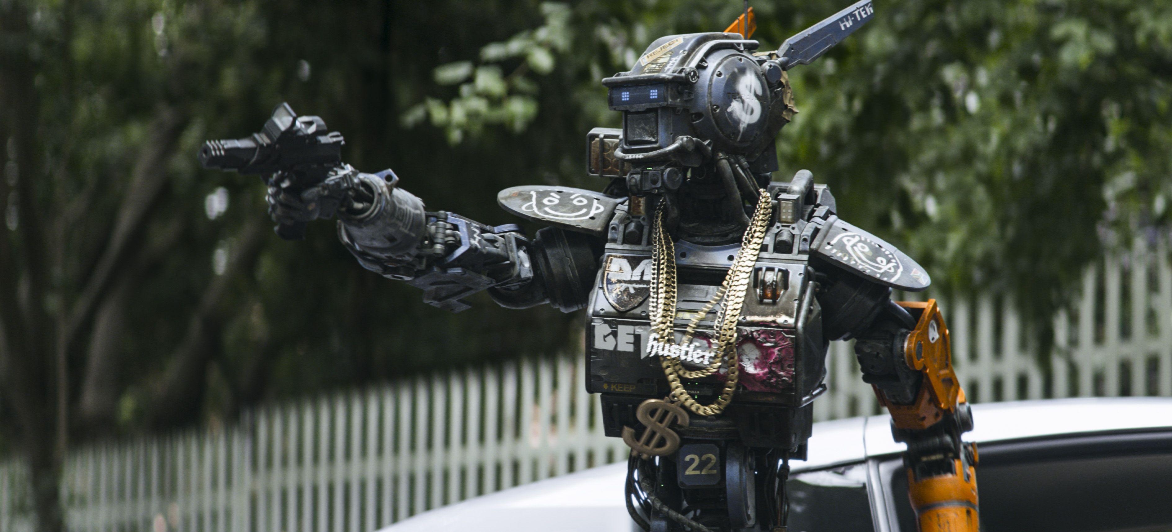 Chappie Film, HD Bild, futuristisches Sci-Fi, Roboter, Action, 3780x1720 Dual Screen Desktop