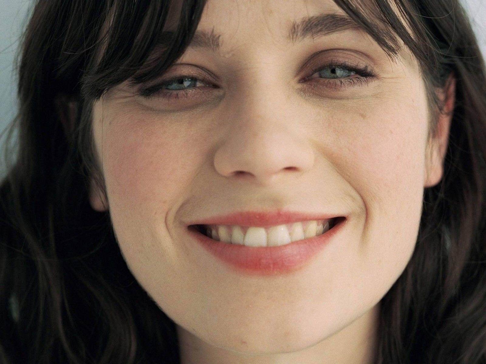 Zooey Deschanel, Augen, Schauspielerin, Lächeln, Gesicht, 1600x1200 HD Desktop