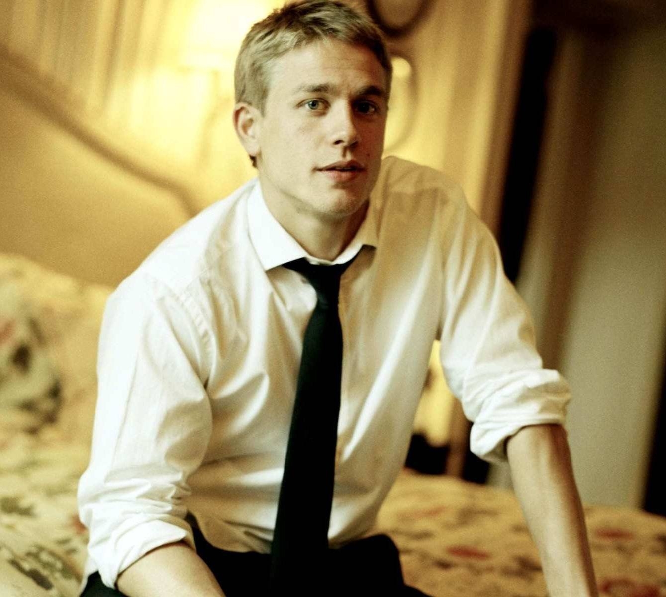 Charlie Hunnam, Schauspieler, Porträt, Filme, Serien, 1340x1200 HD Desktop