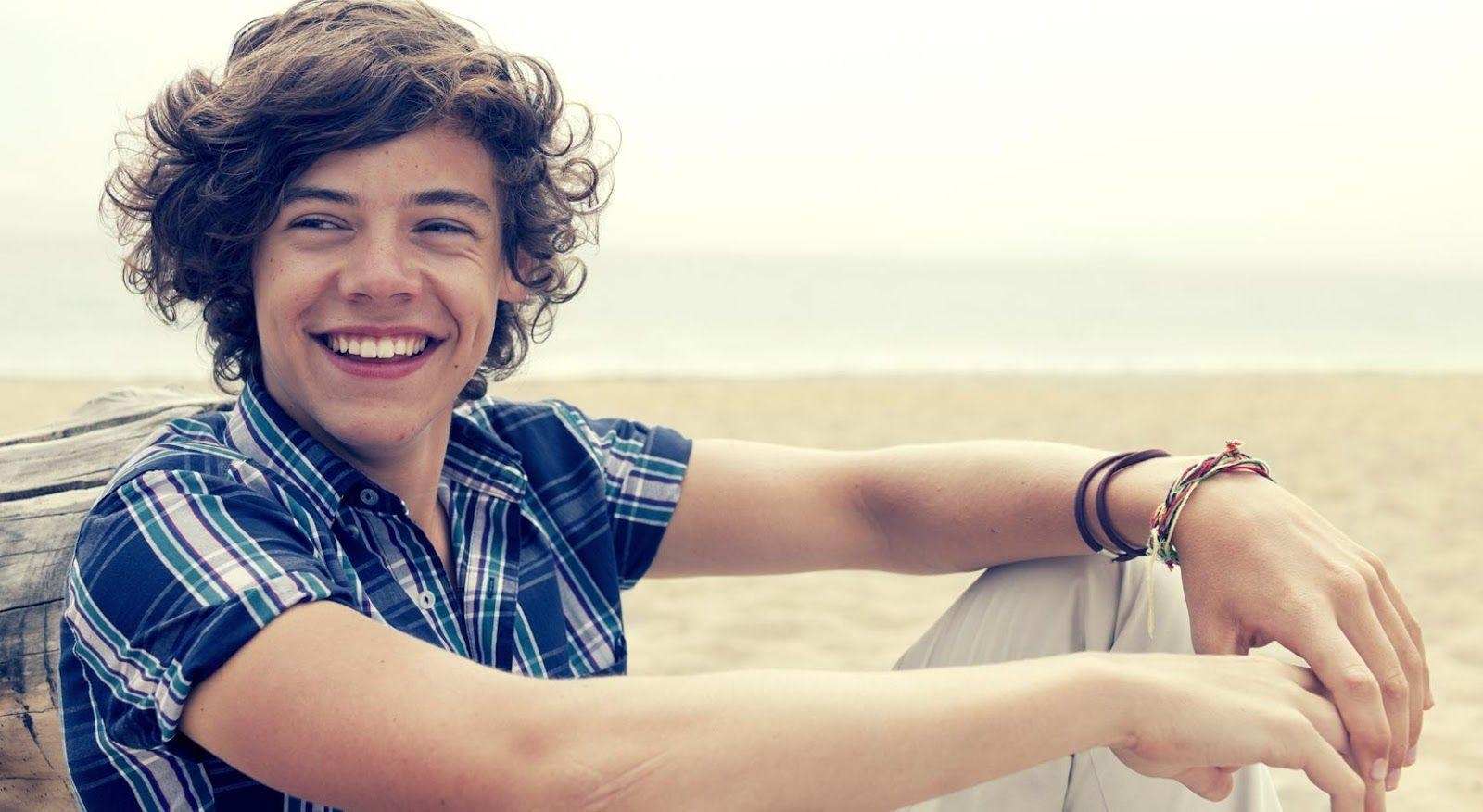 Harry Styles, Künstler, Musik, Hintergrund, Bilder, 1600x880 HD Desktop