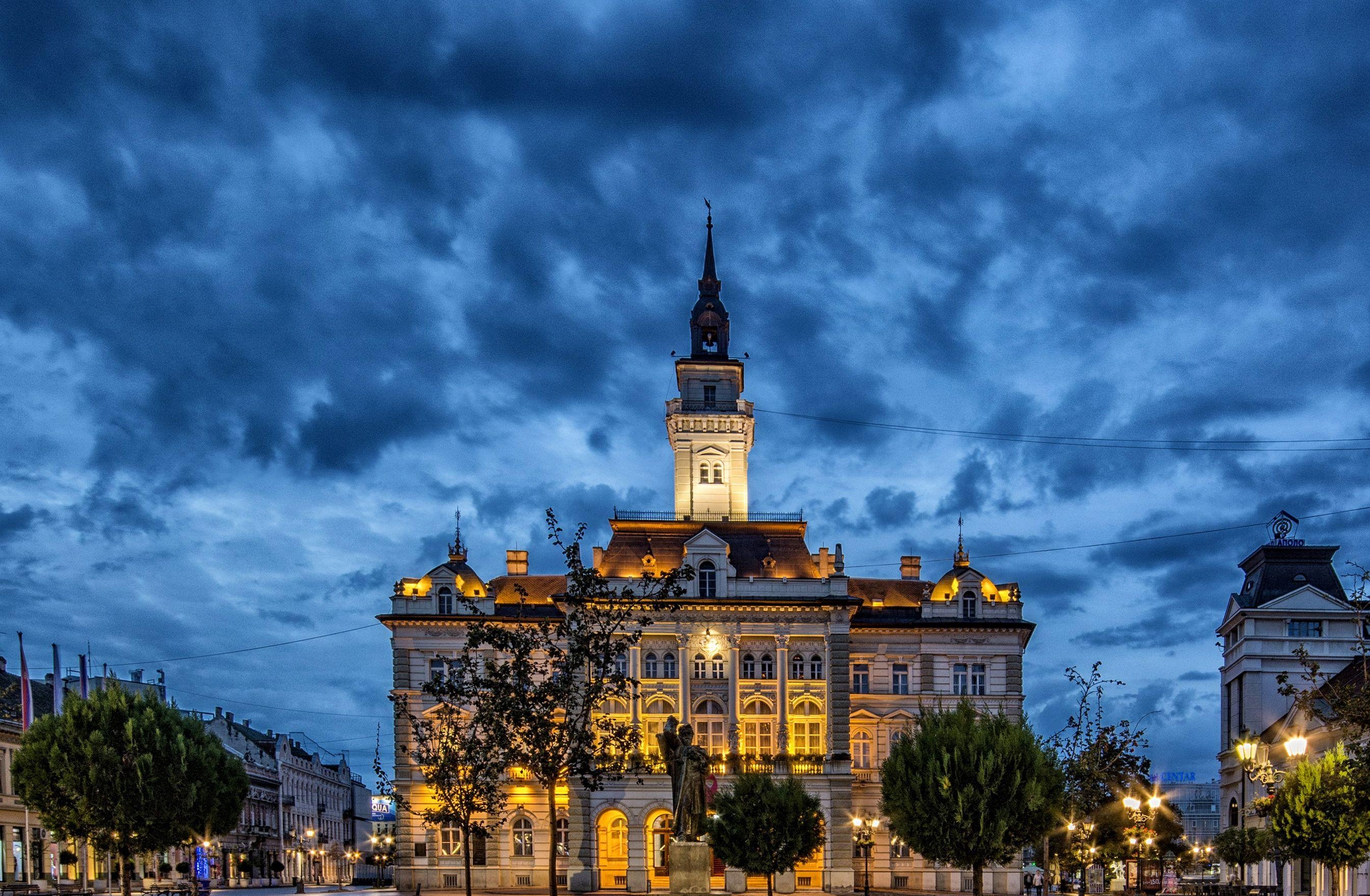 Novi Sad, Nacht, Serbien, Straße, Stadtansicht, 2690x1760 HD Desktop