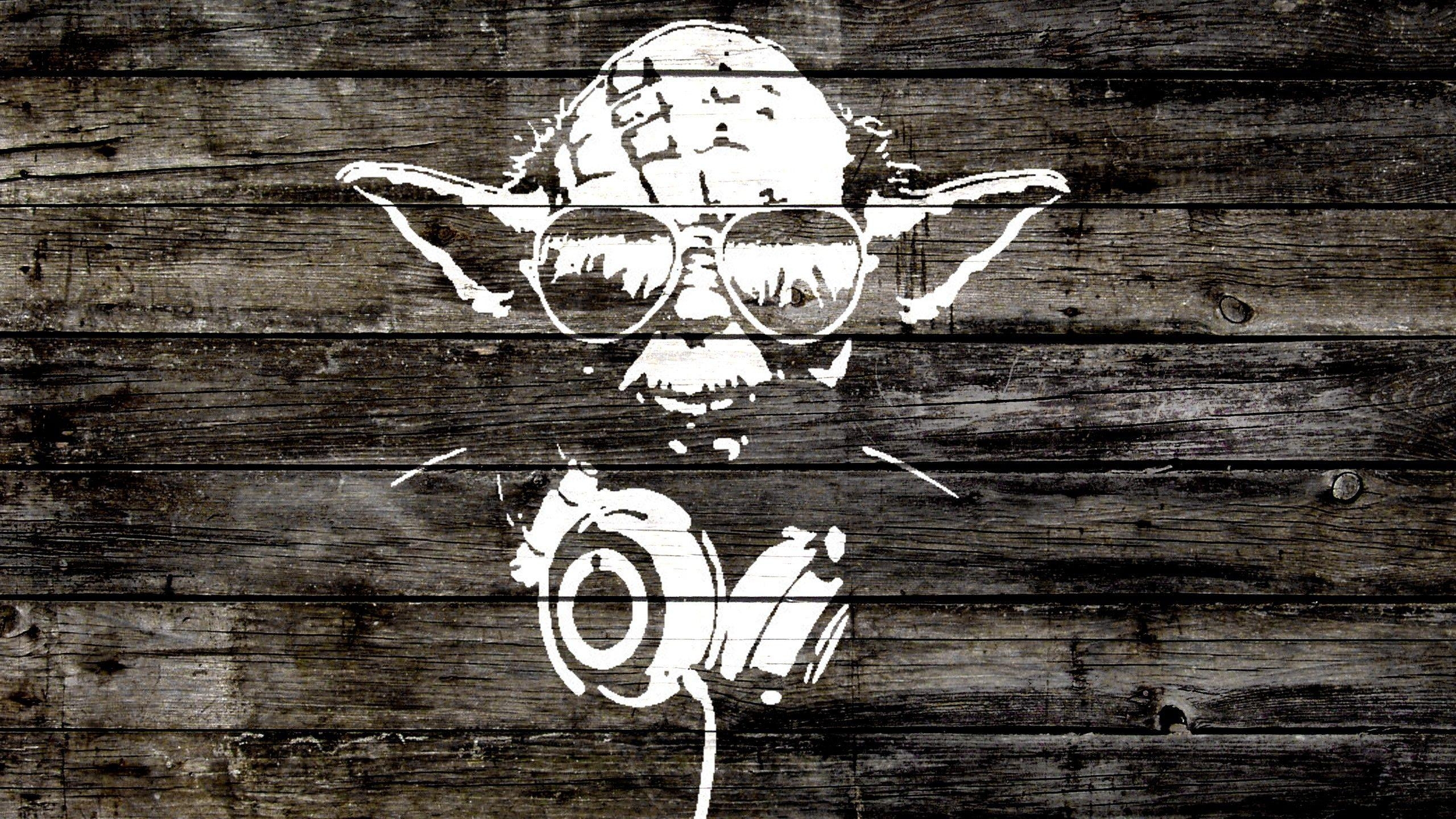 Meister Yoda, Star Wars, Kopfhörer, Graffiti, Brille, 2560x1440 HD Desktop