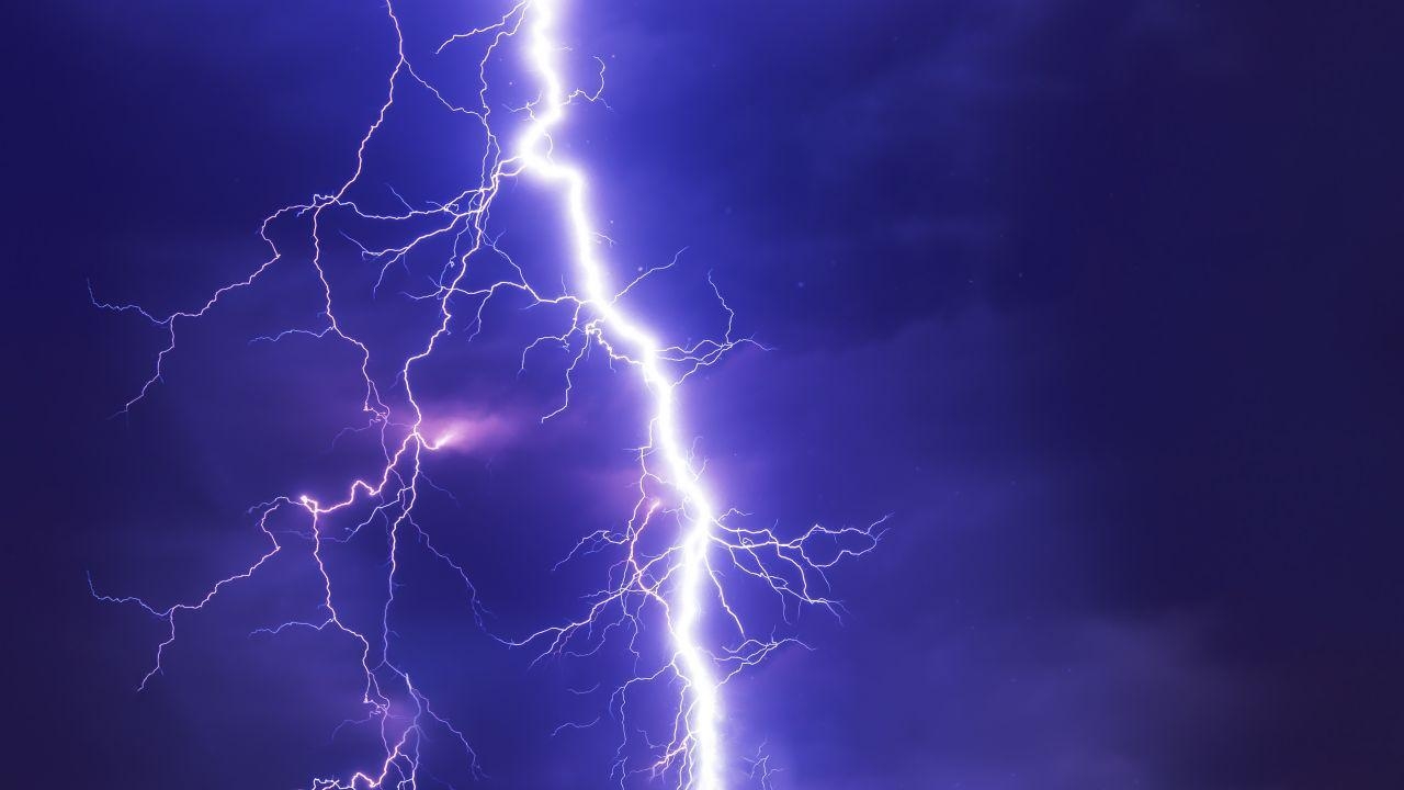 Gewitter, Blitz, Blauer Himmel, HD, 5K Natur, 1280x720 HD Desktop