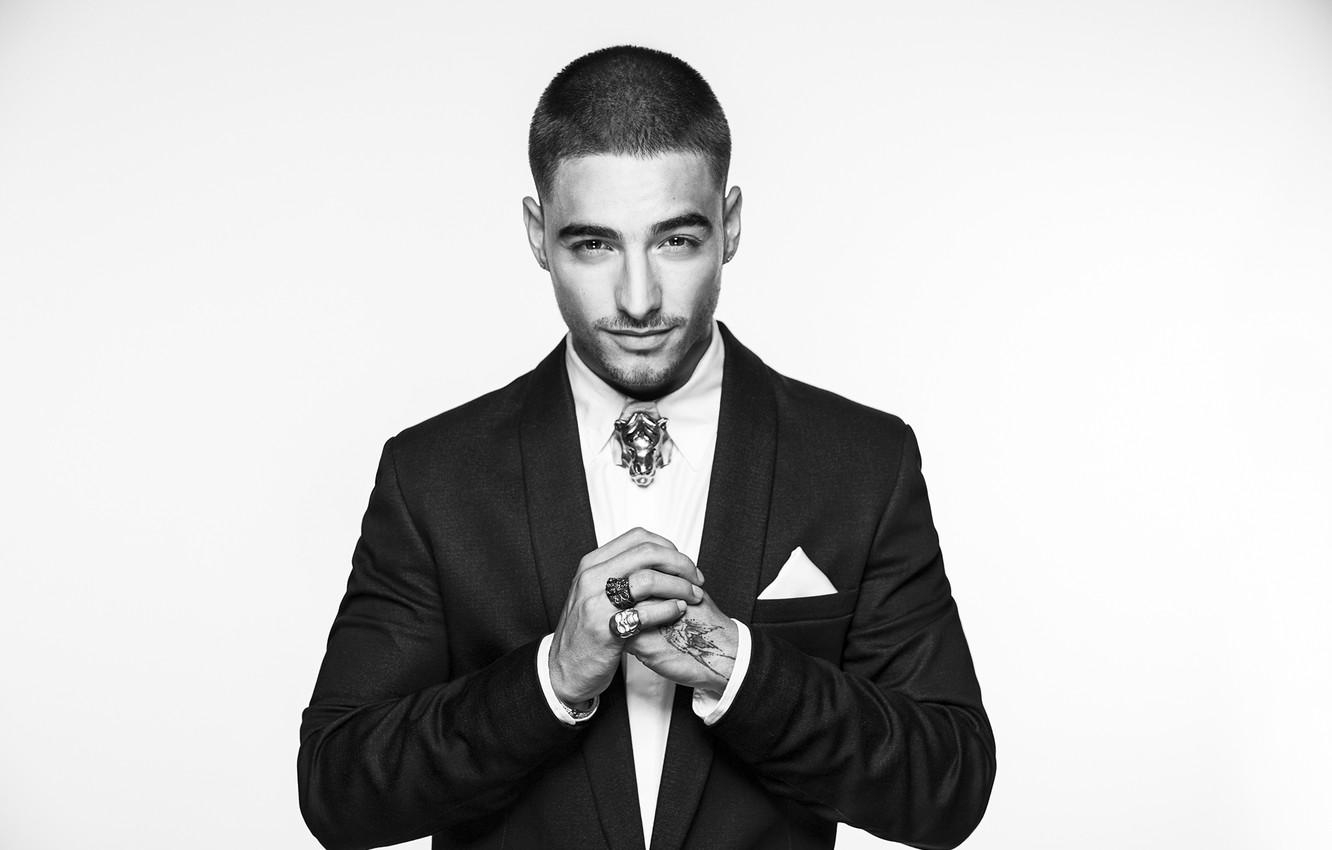 Maluma, Schwarz-Weiß, Foto, Juan Luis, Hände, 1340x850 HD Desktop