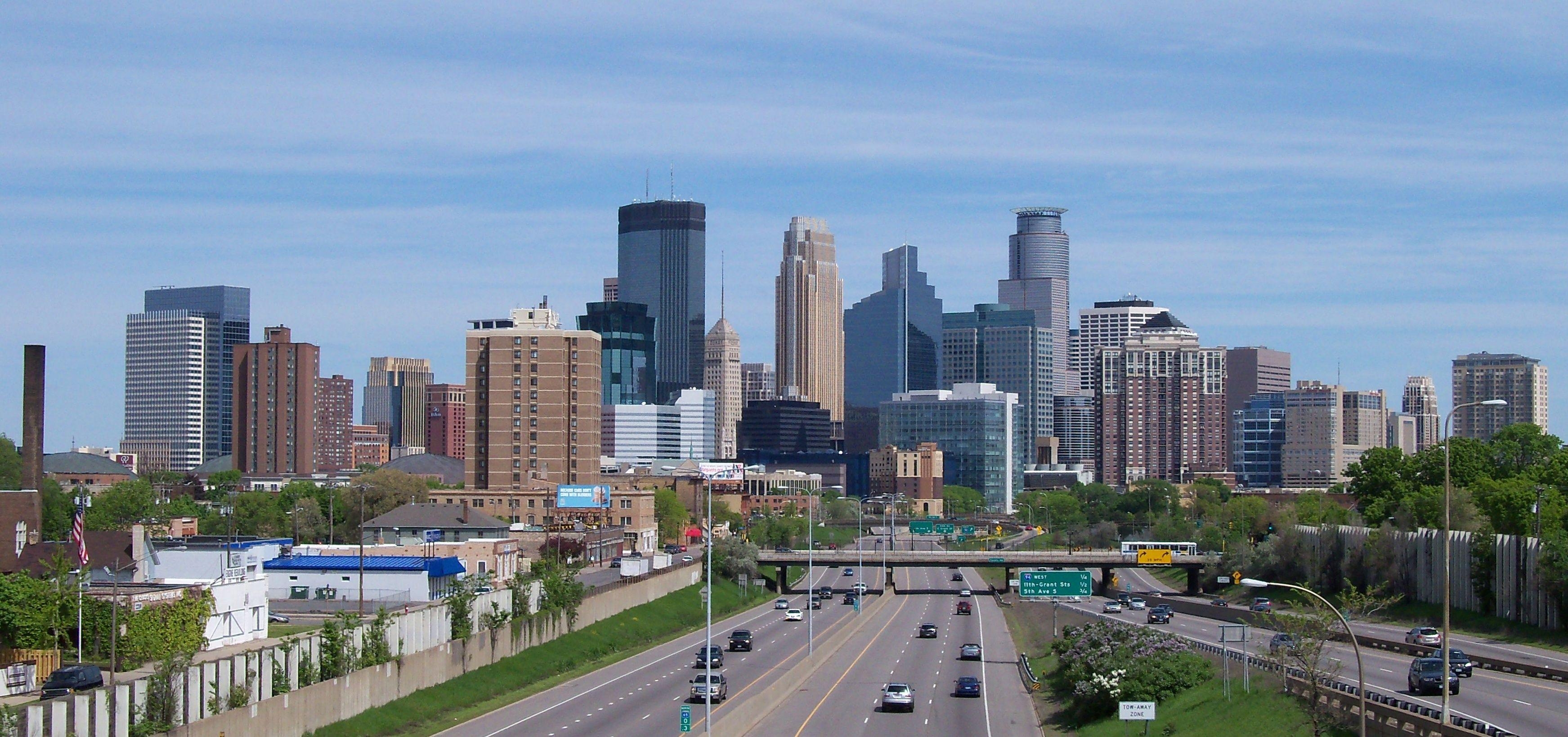 HD Minneapolis, Skyline, urbane Landschaft, Nachtansicht, Beleuchtung, 3490x1640 Dual Screen Desktop