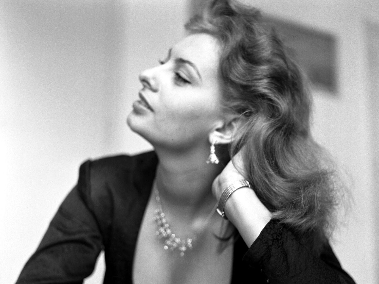 Sophia Loren, Monochrom, Eleganz, Zeitlos, Ausstrahlung, 1600x1200 HD Desktop