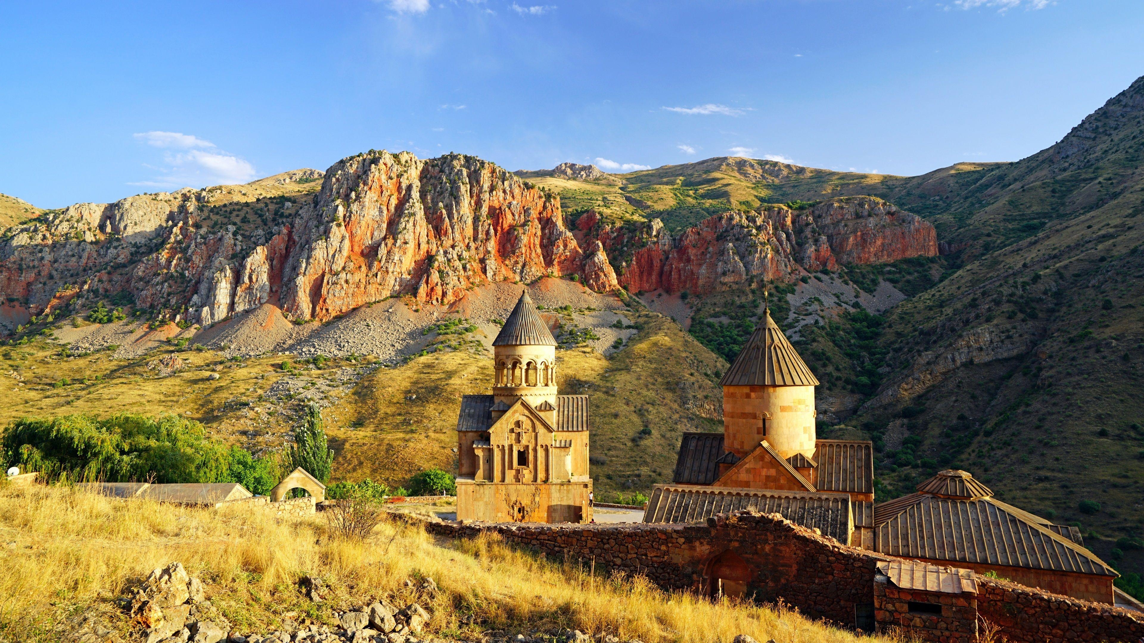 Armenien, Berge, Gebäude, Gras, Himmel, 3840x2160 4K Desktop