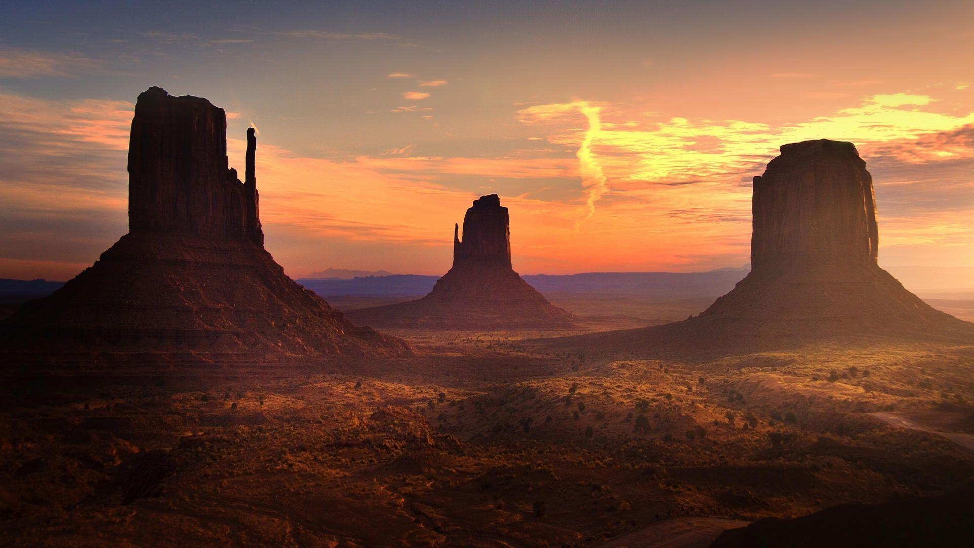 Monument Valley, Utah, Sonnenaufgang, Mittens, Licht, 1920x1080 Full HD Desktop