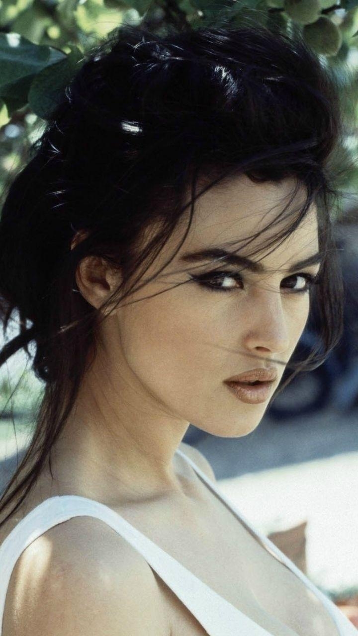 Monica Bellucci, Berühmtheit, Bild, Schauspielerin, Ikone, 720x1280 HD Handy