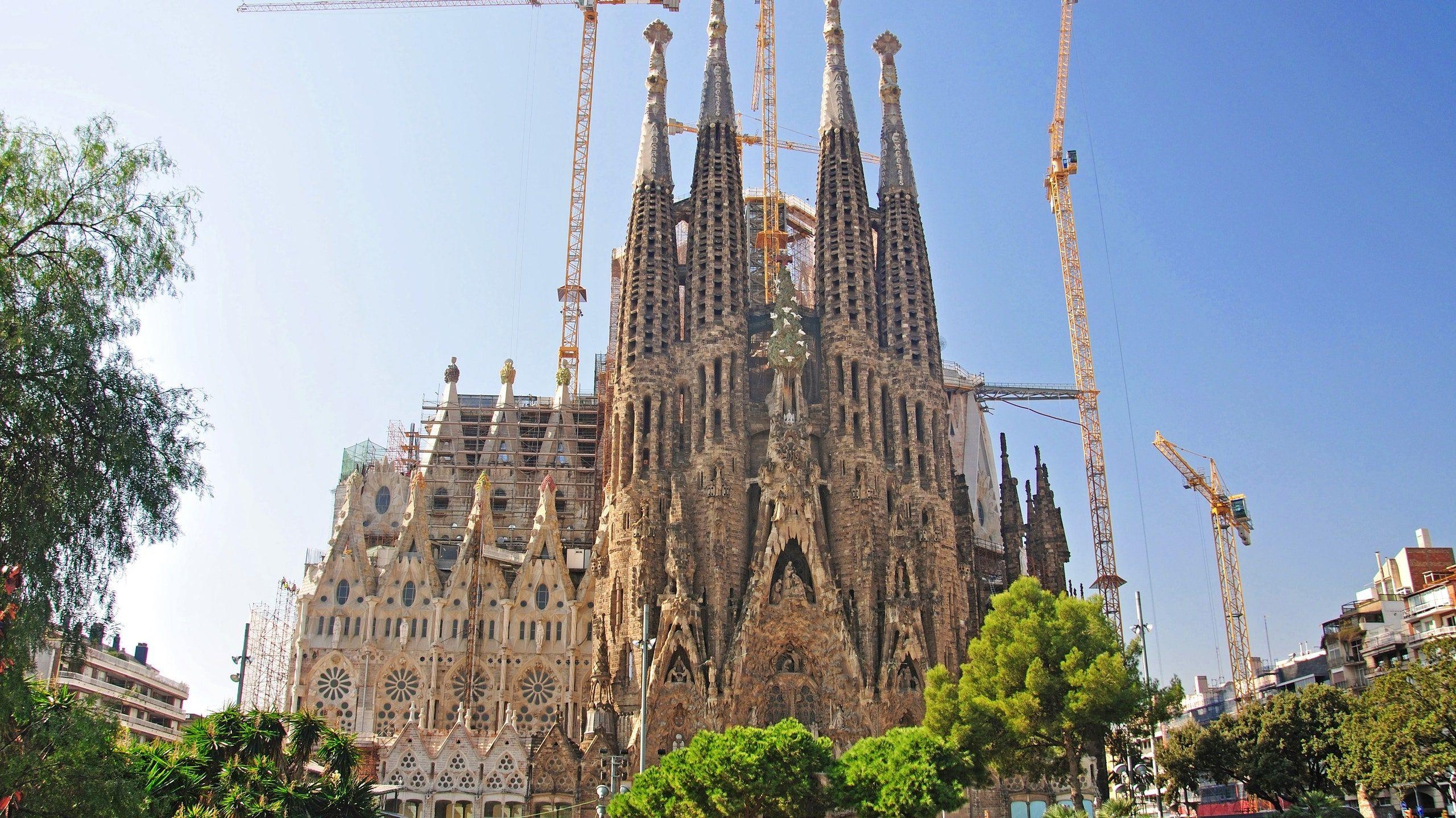 Sagrada Familia, Antoni Gaudí, Basilika, 2026 Fertigstellung, Architektur, 2560x1440 HD Desktop