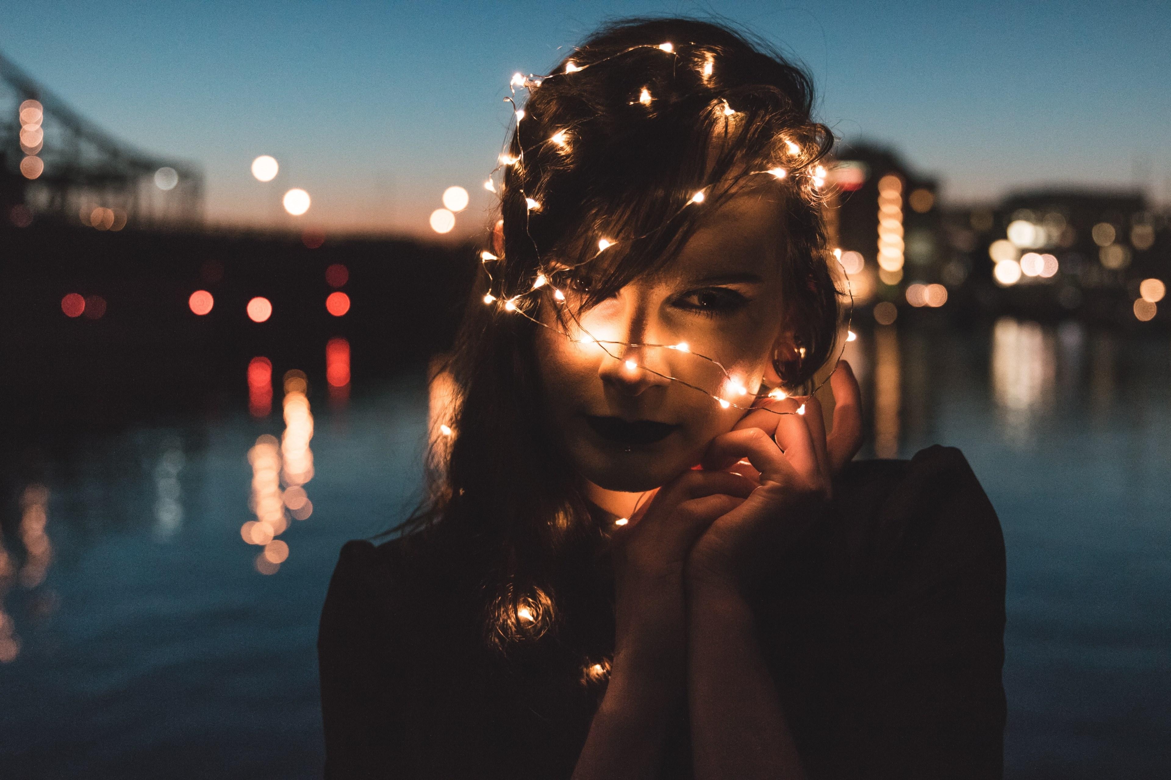 Frau, Feenlichter, Kopf, bokeh, Beleuchtung, 3840x2560 4K Desktop