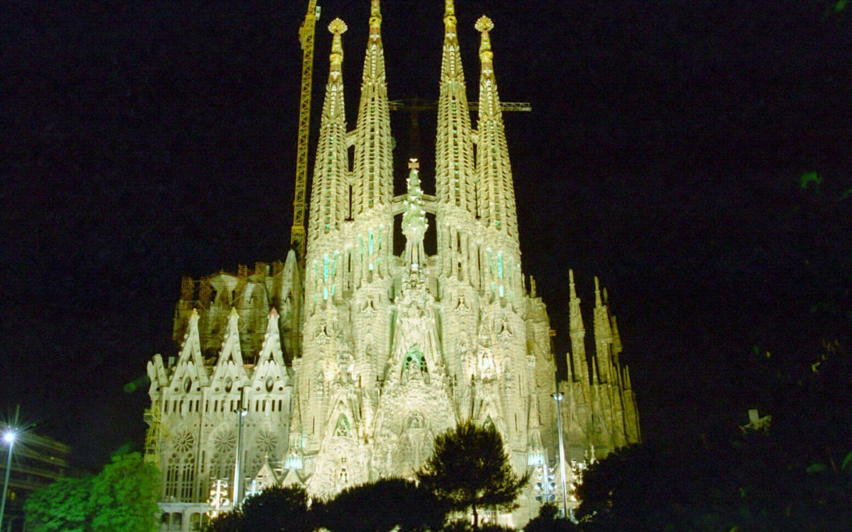 Sagrada Familia, Nachtansicht, Barcelona, Architektur, Spanien, 1680x1050 HD Desktop