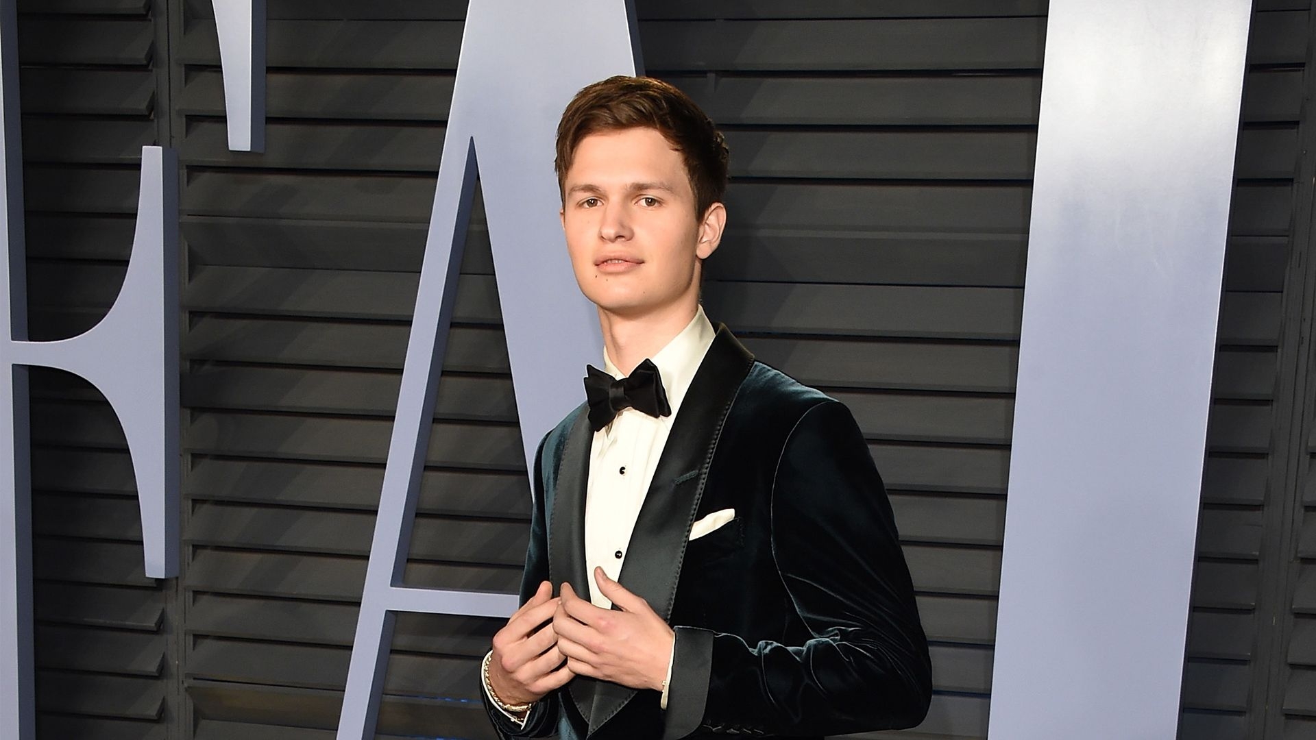 Ansel Elgort, NSFW, Foto, Schauspieler, Spendenaktion, 1920x1080 Full HD Desktop