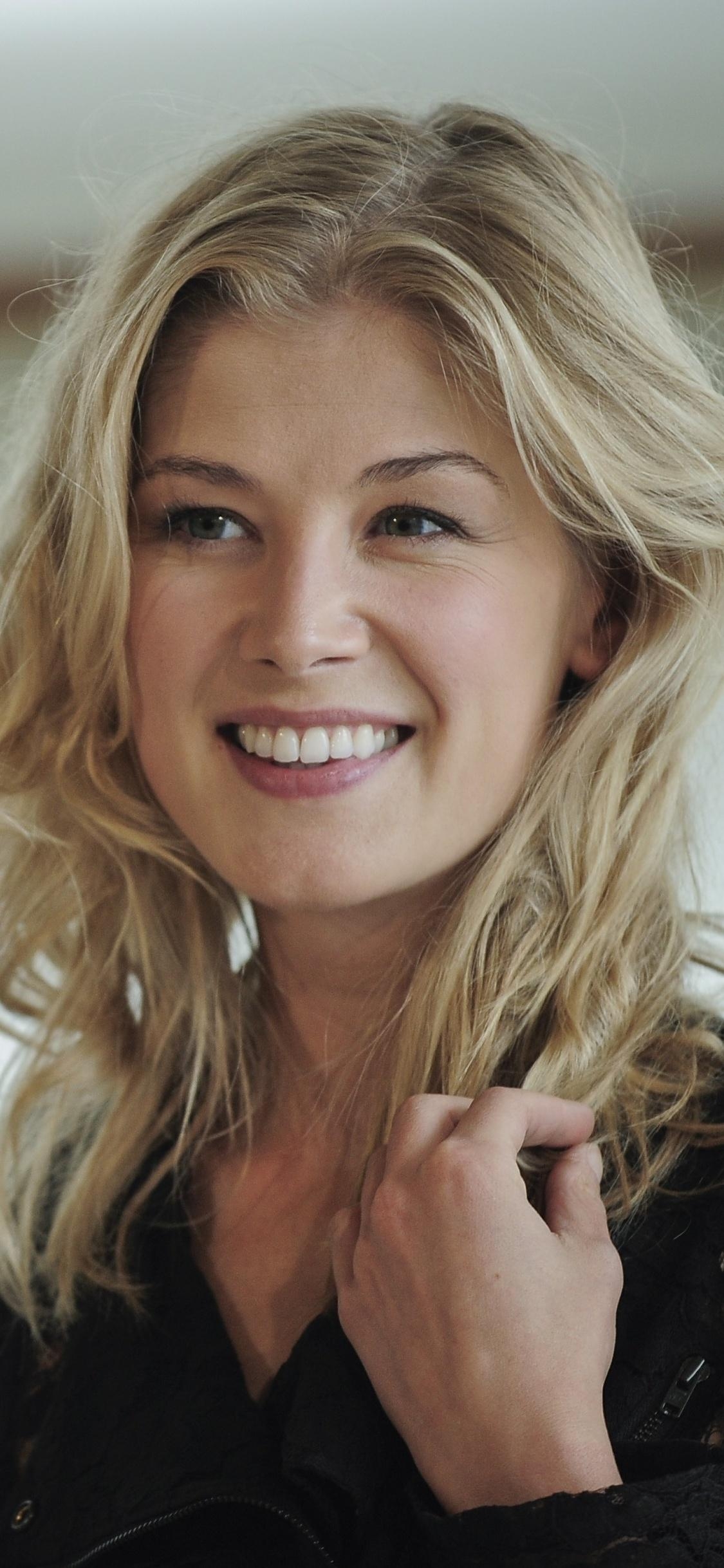 Rosamund Pike, iPhone, Hintergrund, Schauspielerin, Foto, 1130x2440 HD Handy