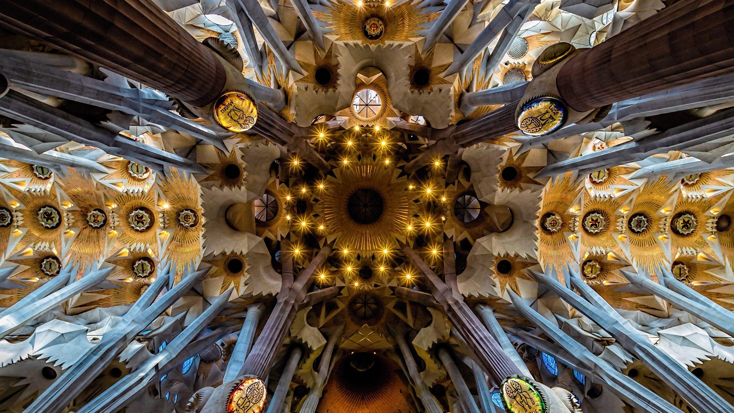 Sagrada Familia, Architektur, Modern, Innenraum, Design, 2560x1440 HD Desktop