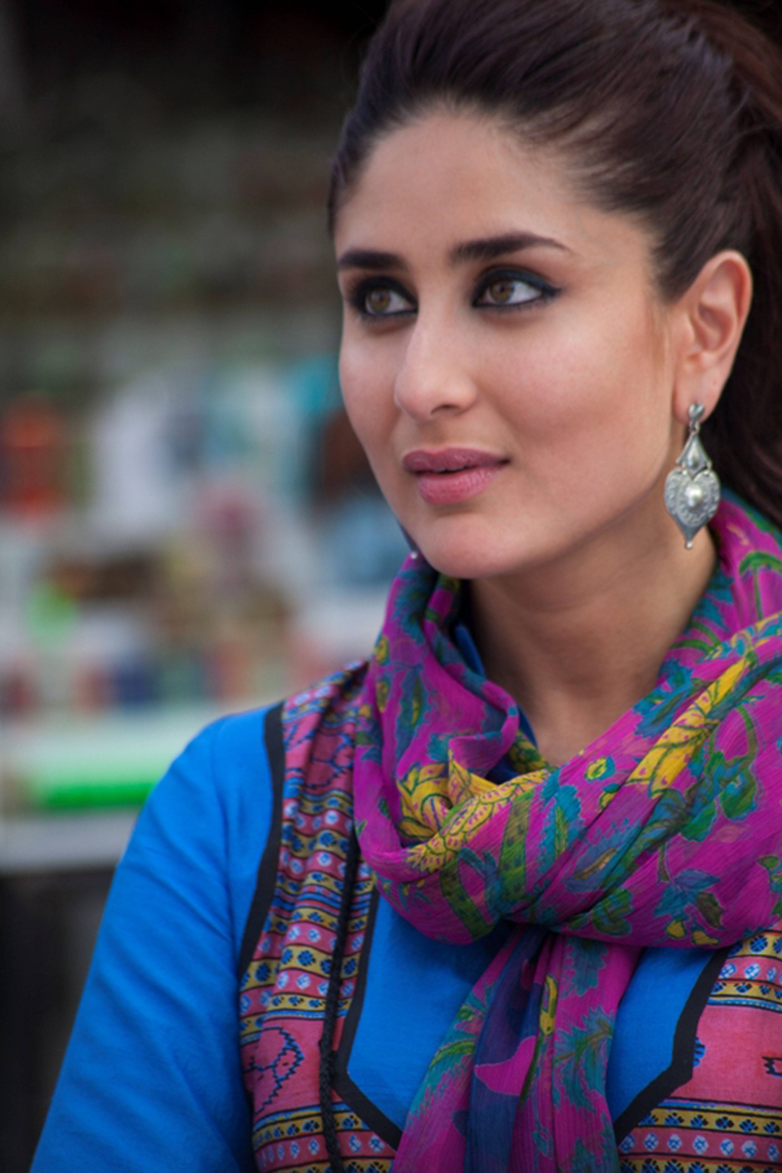 Kareena Kapoor, Desktop, Bild, Download, HD, 2500x3760 4K Handy