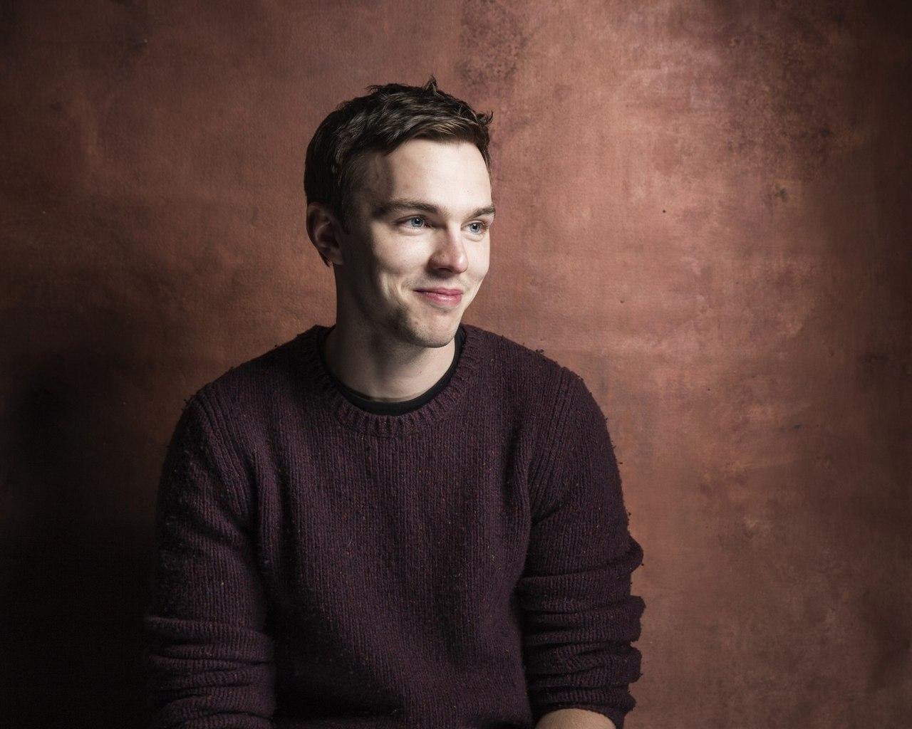 Nicholas Hoult, Schauspieler, Hintergrund, Bild, Download, 1280x1030 HD Desktop