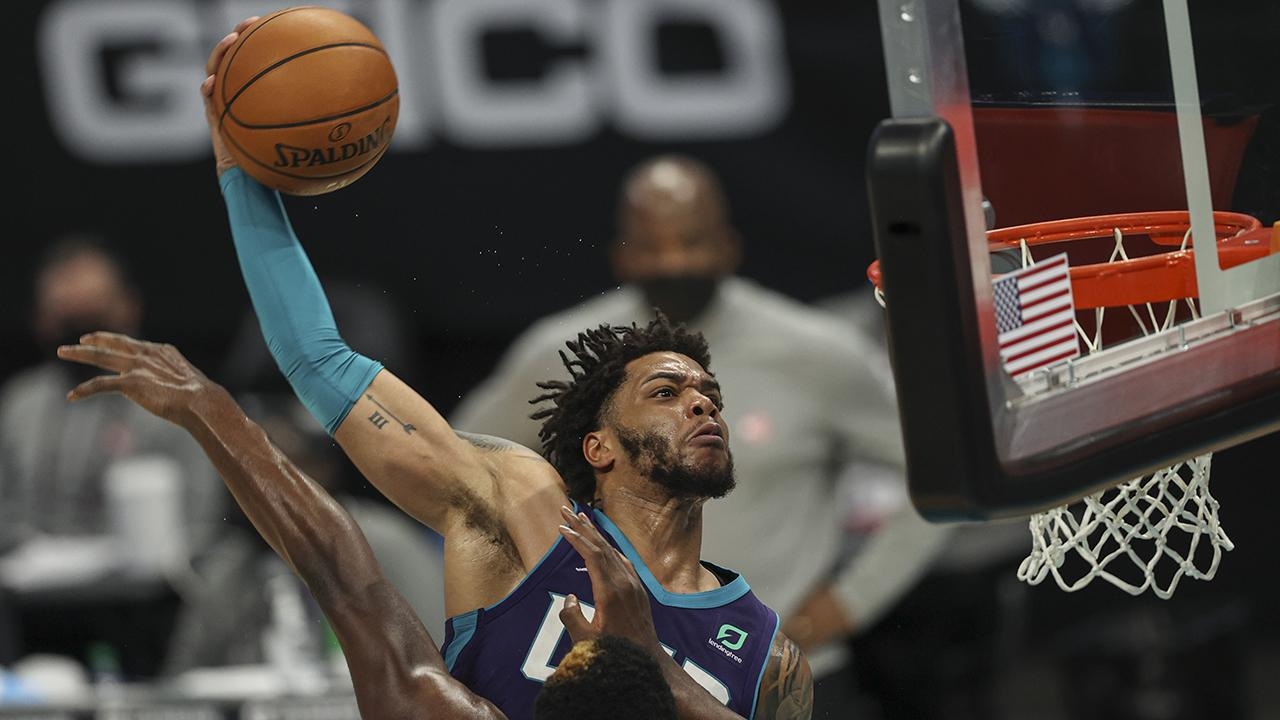 Miles Bridges, Hornets, Dunk, Hawks, Basketball, 1280x720 HD Desktop