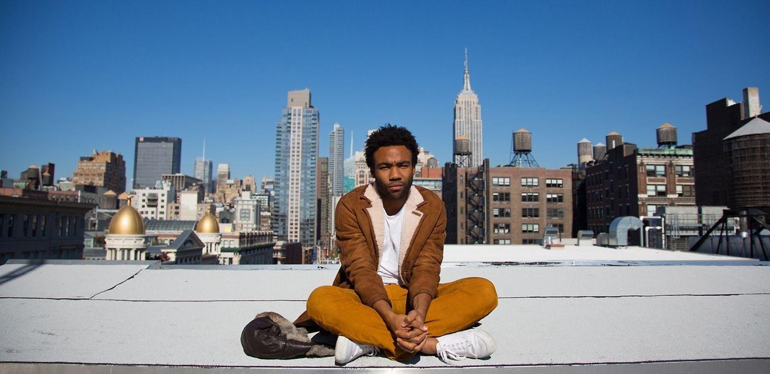 Donald Glover, Hintergrund, Schauspieler, Musiker, Künstler, 1500x730 Dual Screen Desktop