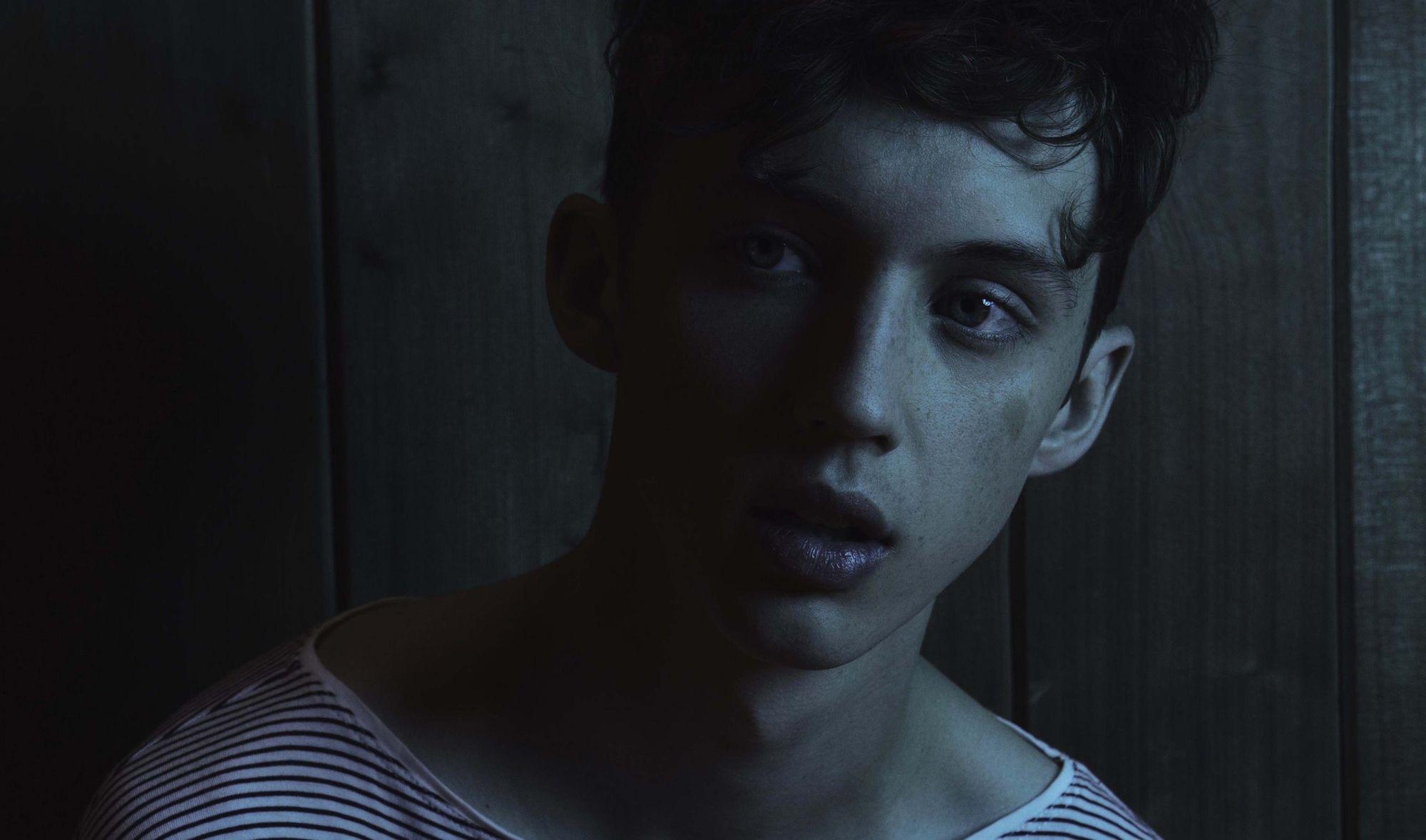 Troye Sivan, HD, Hintergrund, Bild, Musiker, 2000x1180 HD Desktop