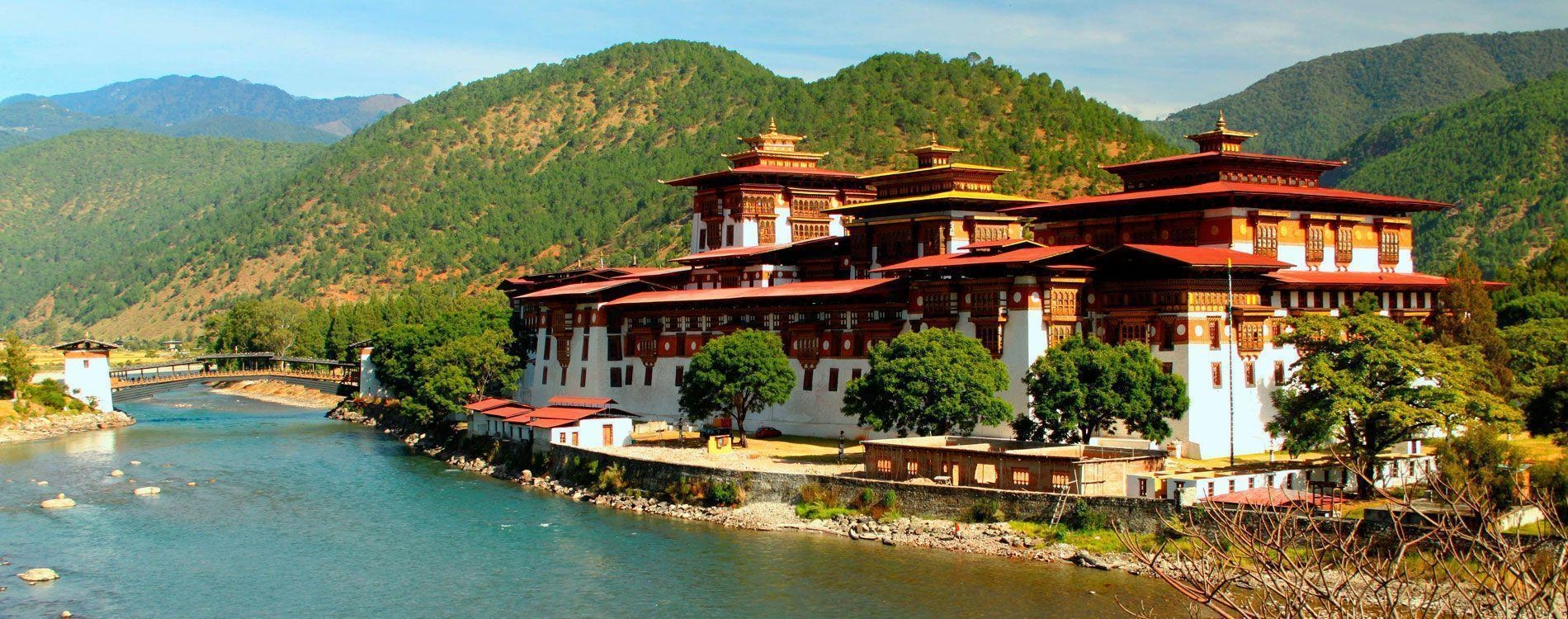 Reisefotografie, Kloster, Bhutan, Asien, Berglandschaft, 1900x750 Dual Screen Desktop