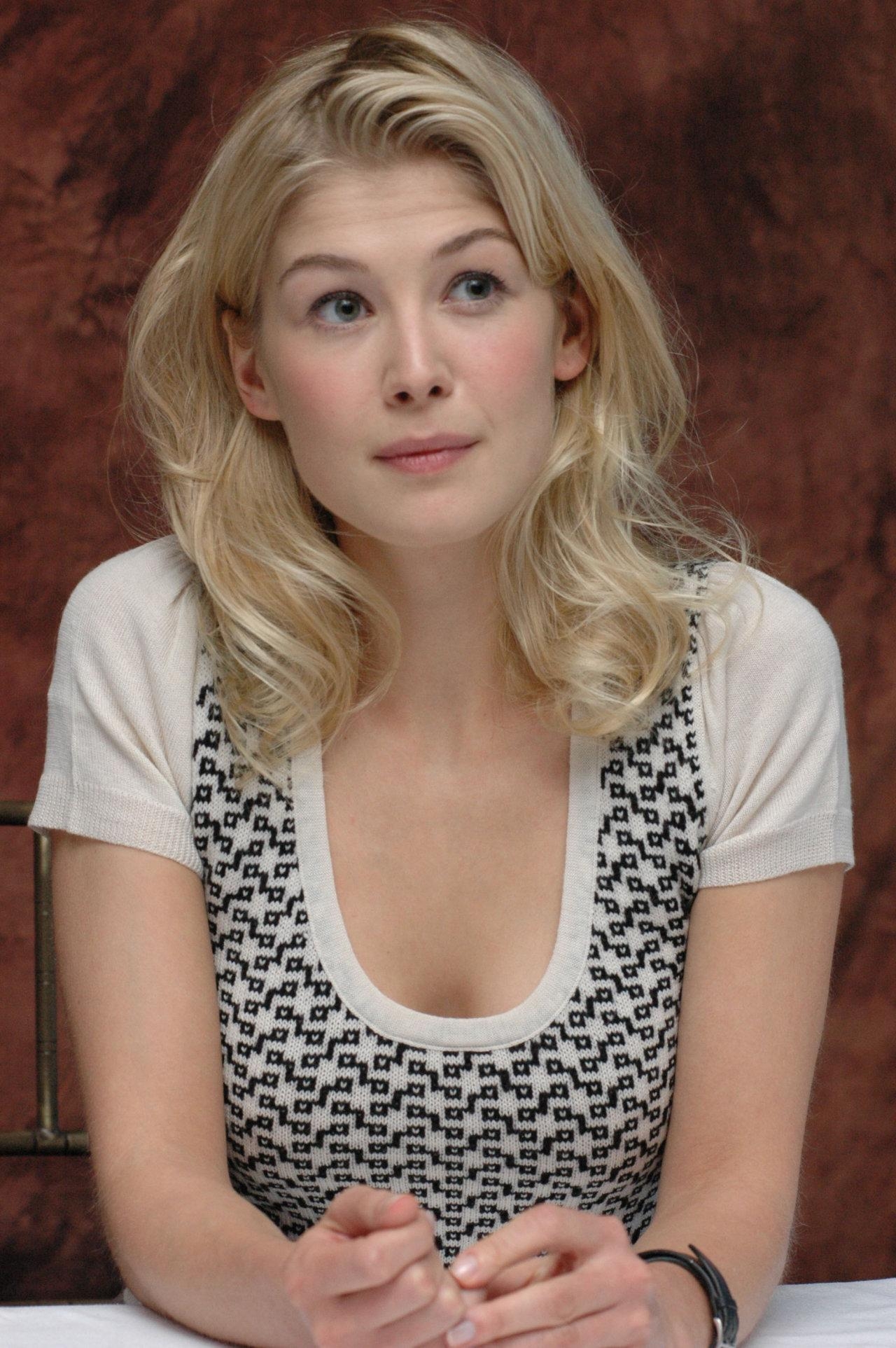 Rosamund Pike, Filme, HD Hintergrund, Schauspielerin, Berühmtheit, 1280x1930 HD Handy