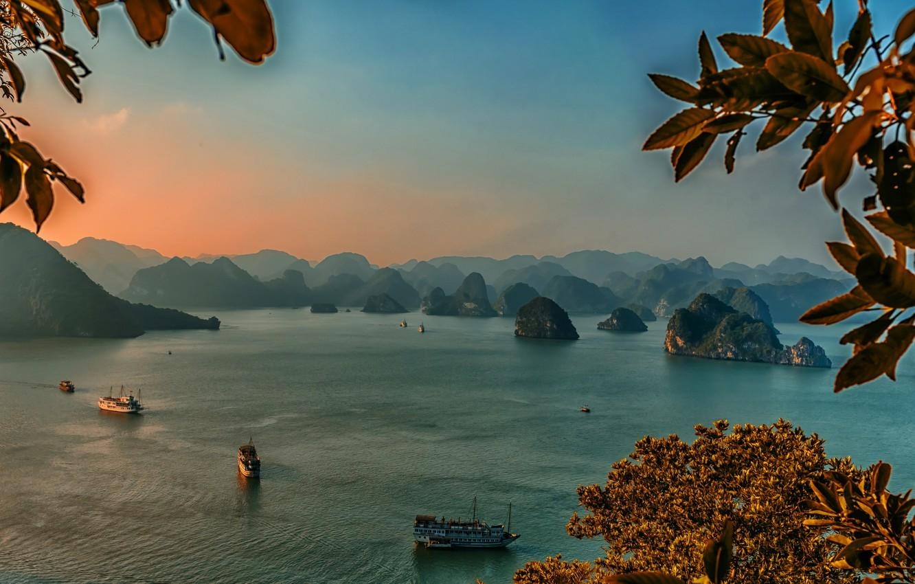 Halong Bay, Sonnenuntergang, Vietnam, Schiffe, Felsen, 1340x850 HD Desktop