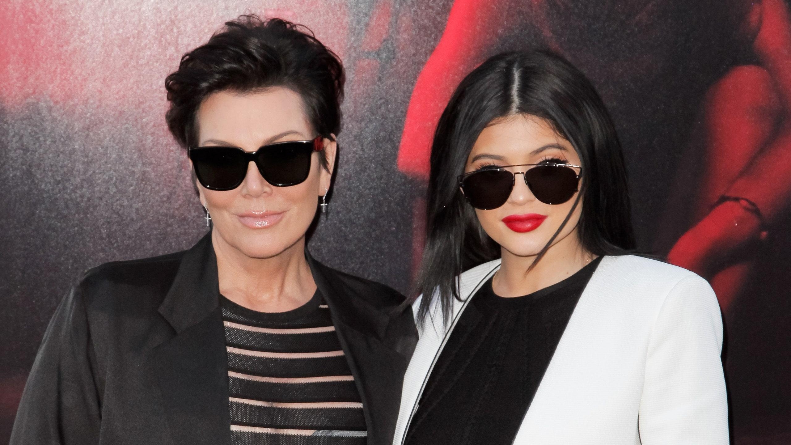 Kris Jenner, Kylie Jenner, Deal, Kosmetik, Geschäft, 2560x1440 HD Desktop