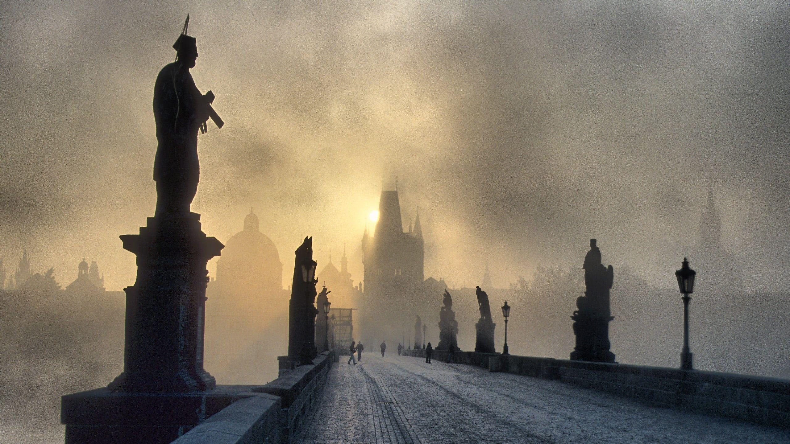 Karlsbrücke, Beton, Nebel, Prag, Tschechien, 2560x1440 HD Desktop