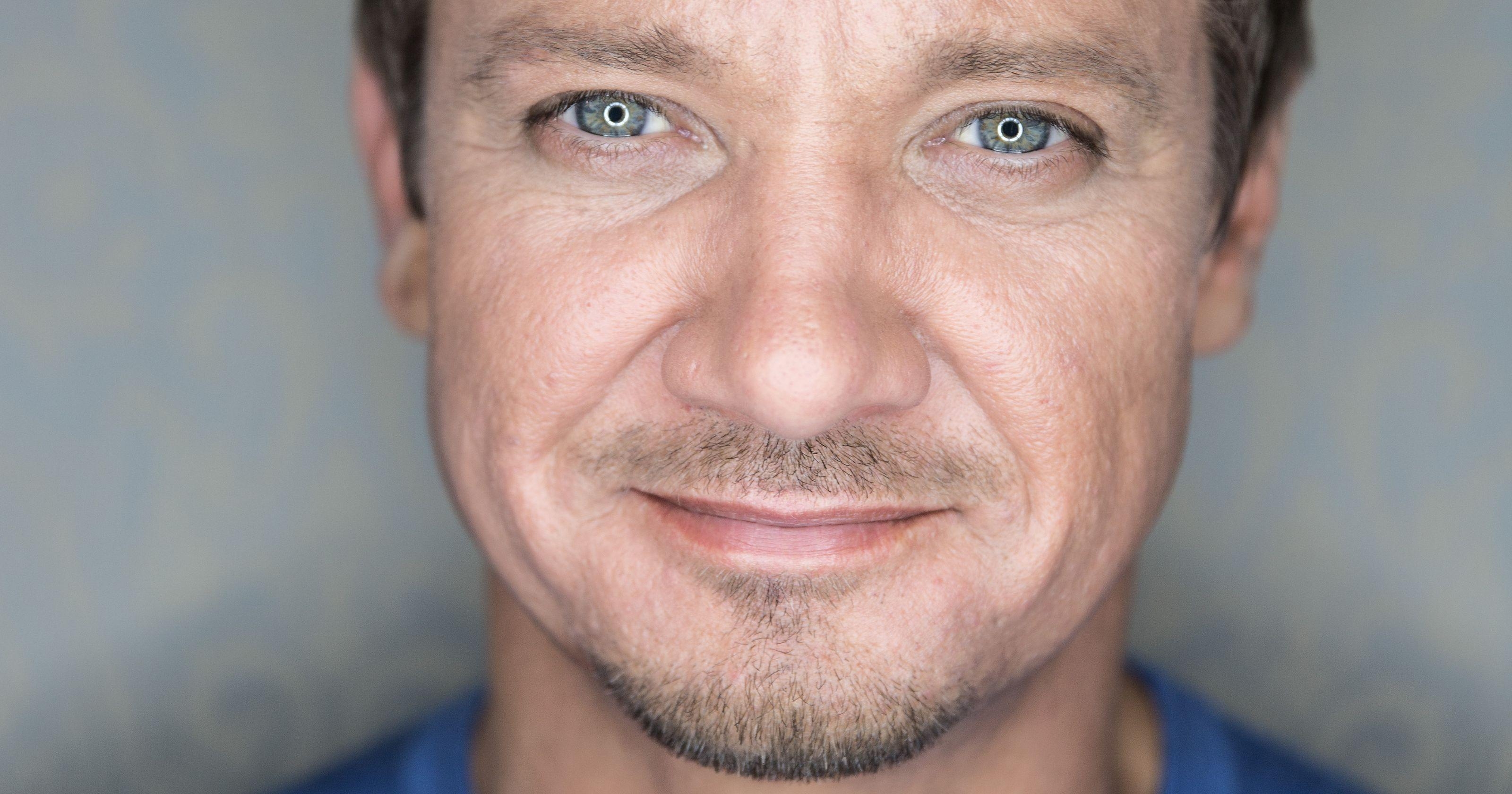 Jeremy Renner, Bild, Foto, Schauspieler, Hintergrund, 3200x1680 HD Desktop