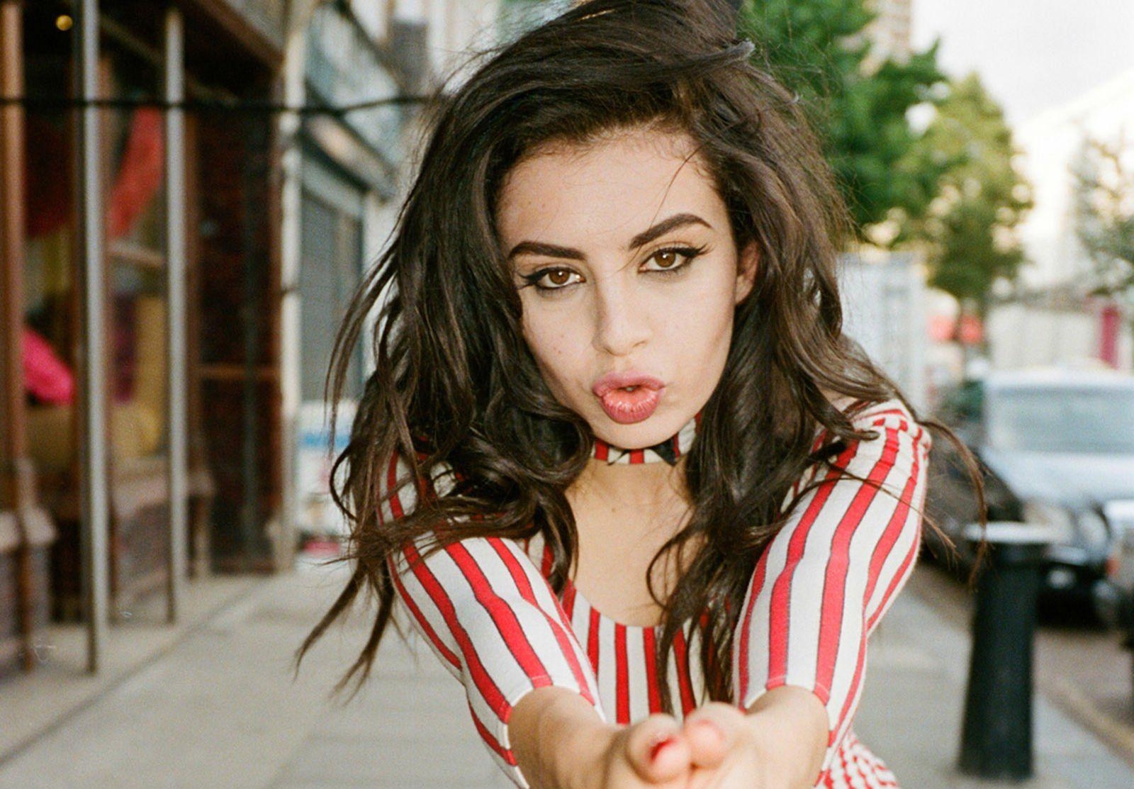 Charli XCX, Synthpop, Indie, Dunkelwave, Musik, 1600x1120 HD Desktop