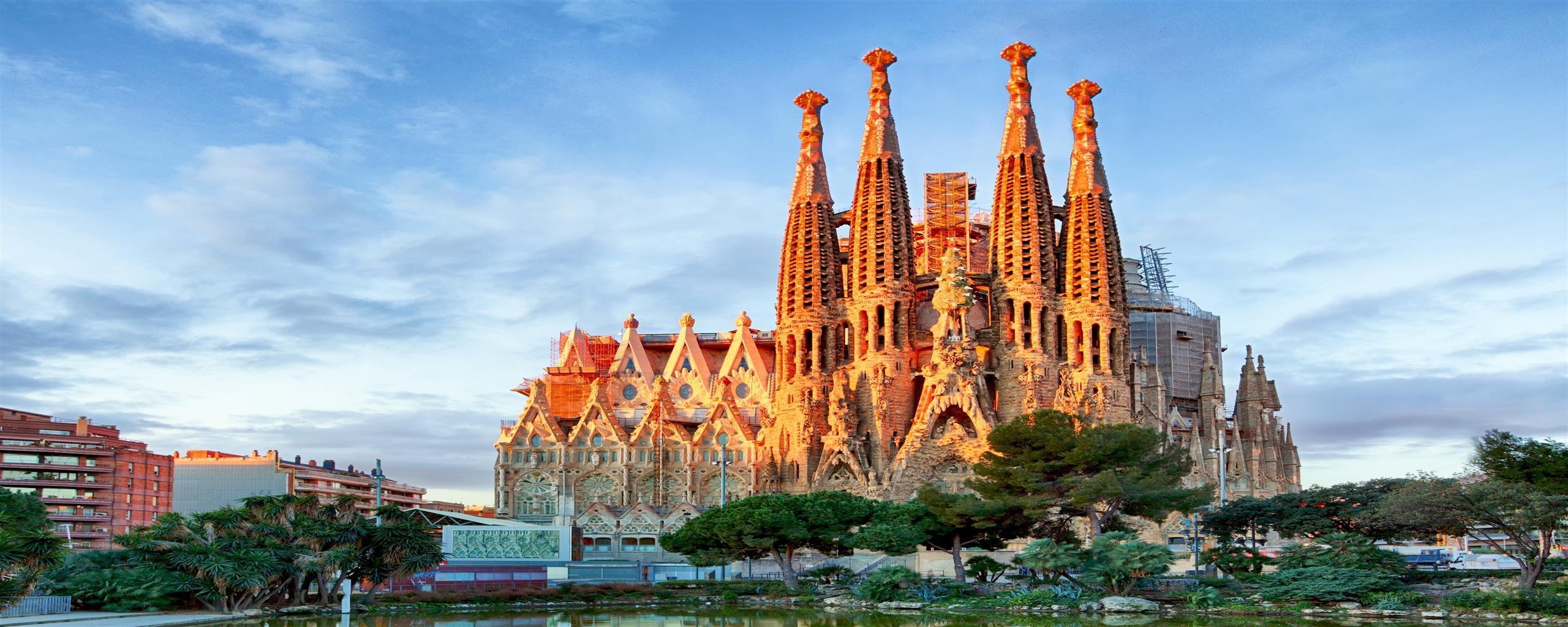 Sagrada Familia, Berühmte Kirche, Barcelona, Spanien, Gaudí, 2560x1030 Dual Screen Desktop