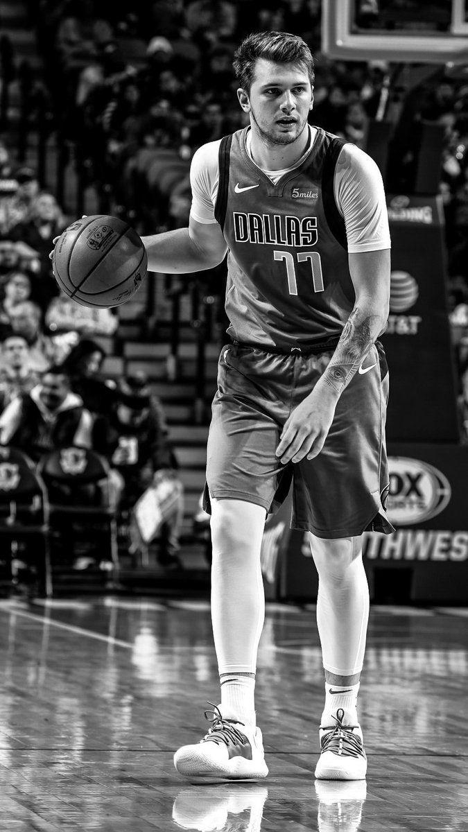 Twitter, Luka Dončić, Schwarz-Weiß, Hintergrund, Basketball, 680x1200 HD Handy