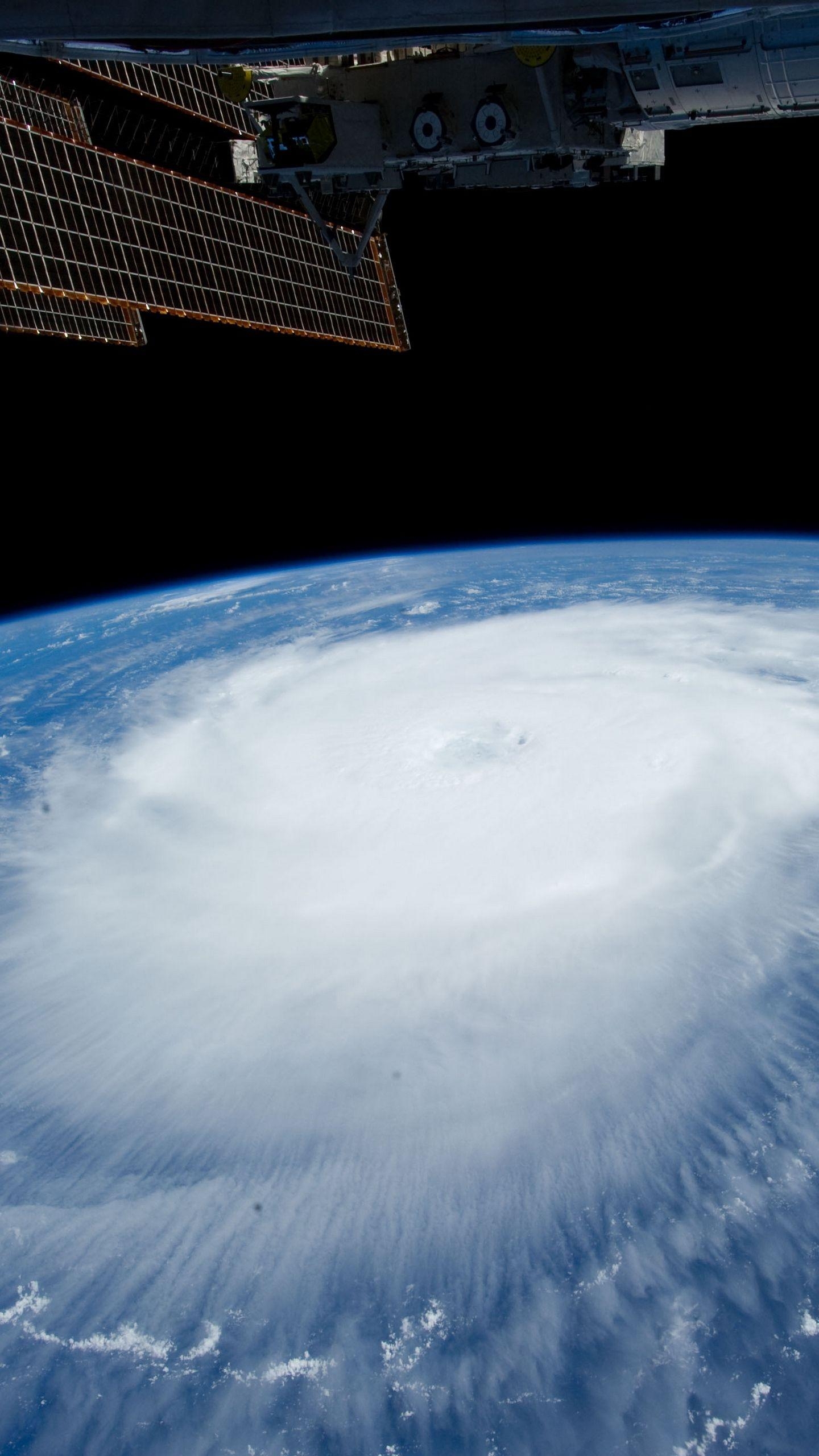 ISS, Hurricane, Erde, Wolken, Bild, 1440x2560 HD Handy