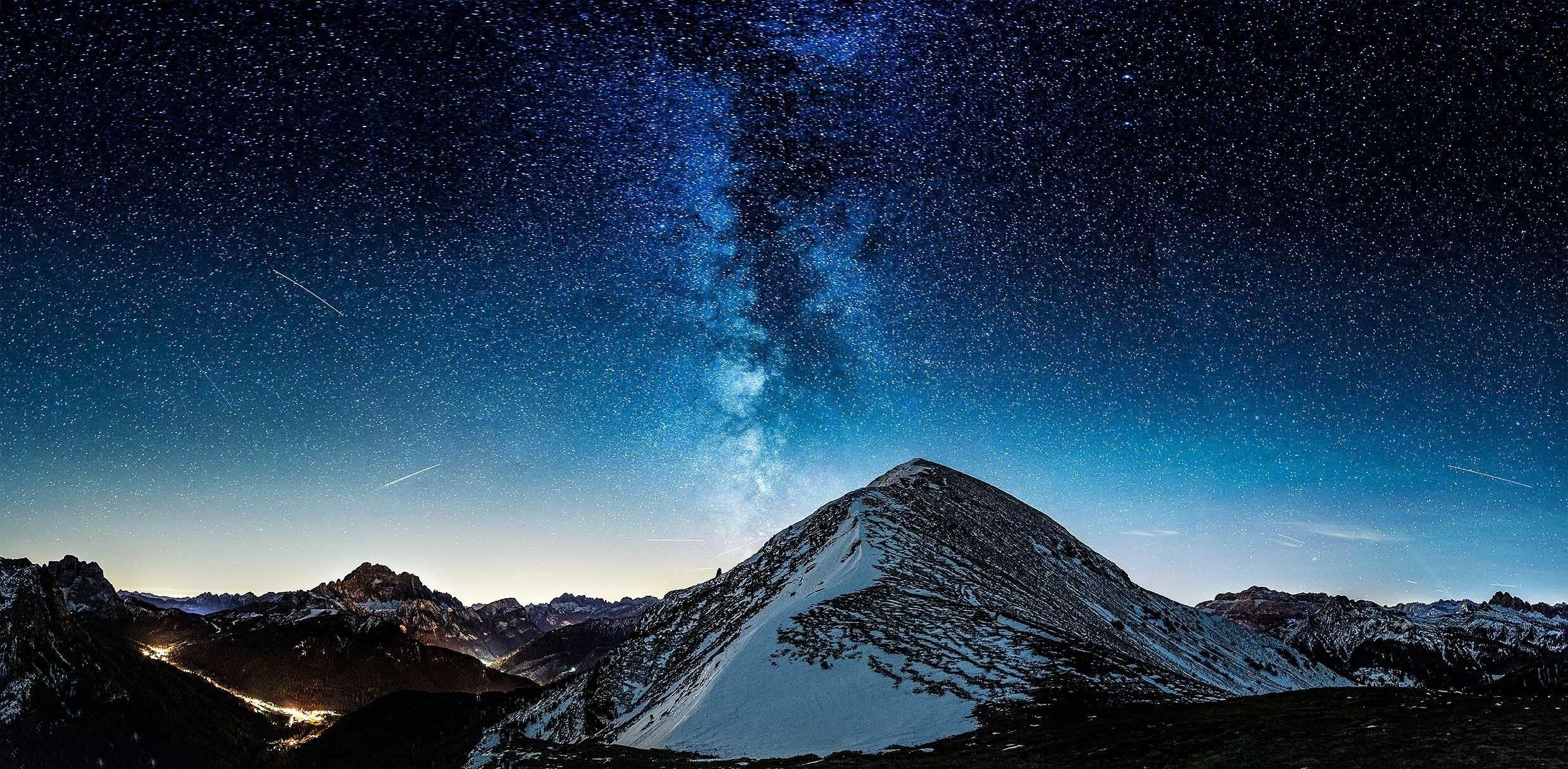 Milchstraße, Berge, Licht, Sterne, Mysteriöse Nacht, 2480x1220 Dual Screen Desktop