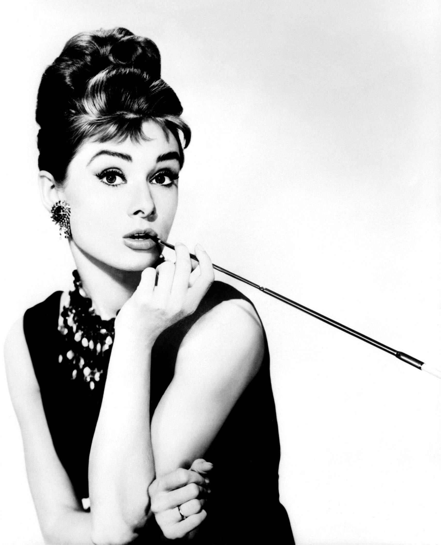 Audrey Hepburn, Hintergrund, Hollywood, Ikone, Stil, 1720x2120 HD Handy