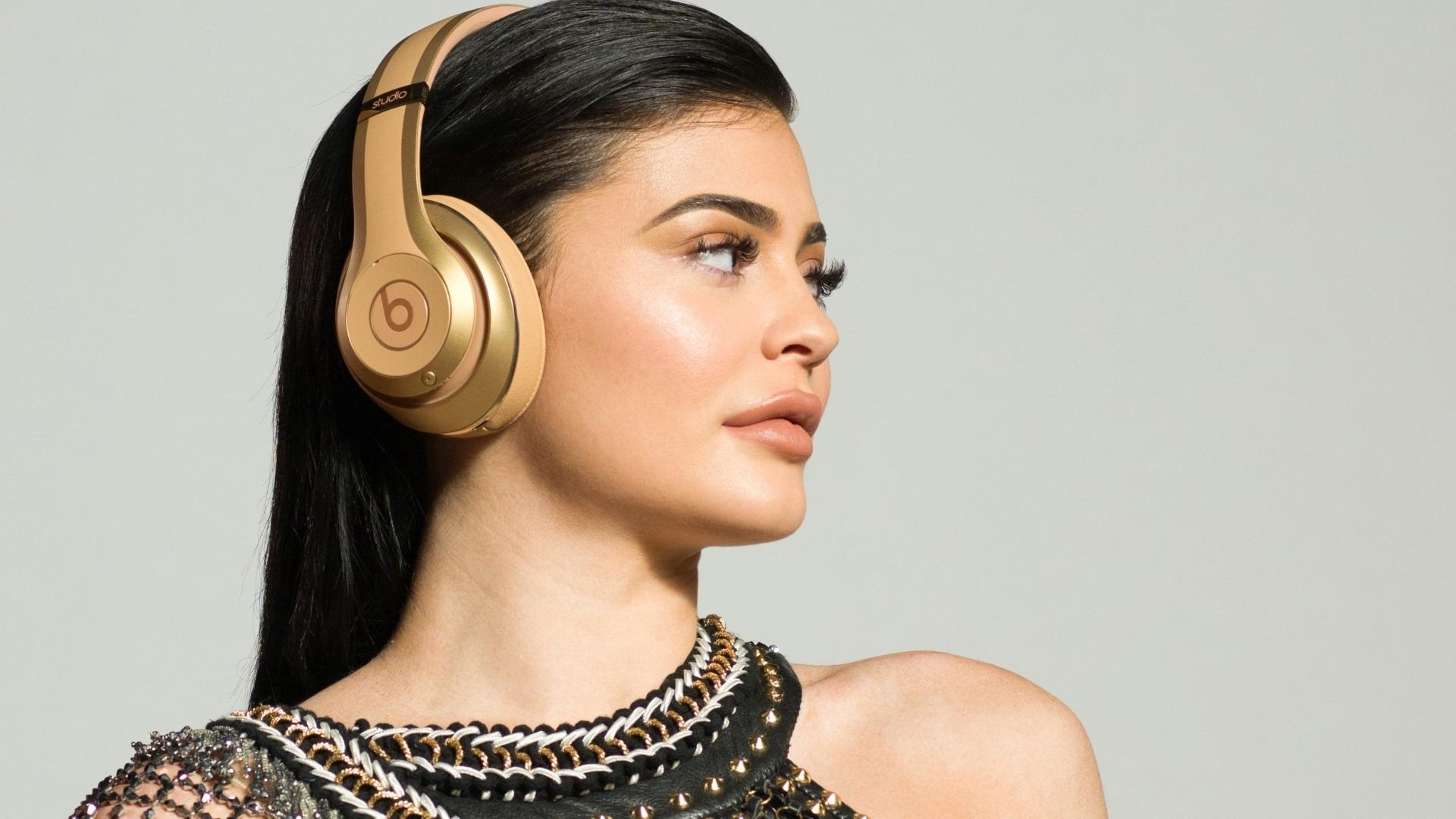 Kylie Jenner, Beats, Kopfhörer, 63258px, Trend, 1920x1080 Full HD Desktop