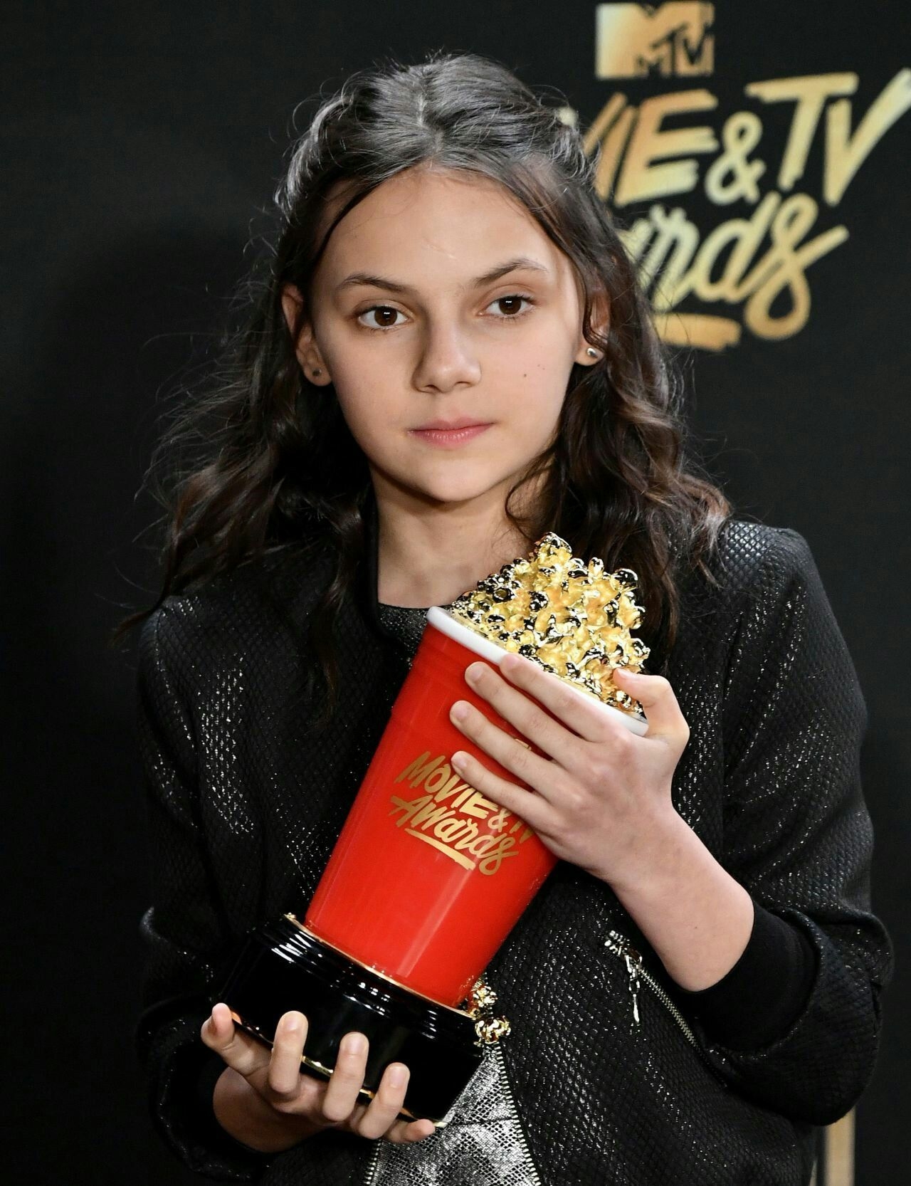 Dafne Keen, Bild, Schauspielerin, Hintergrund, Fotografie, 1280x1670 HD Handy