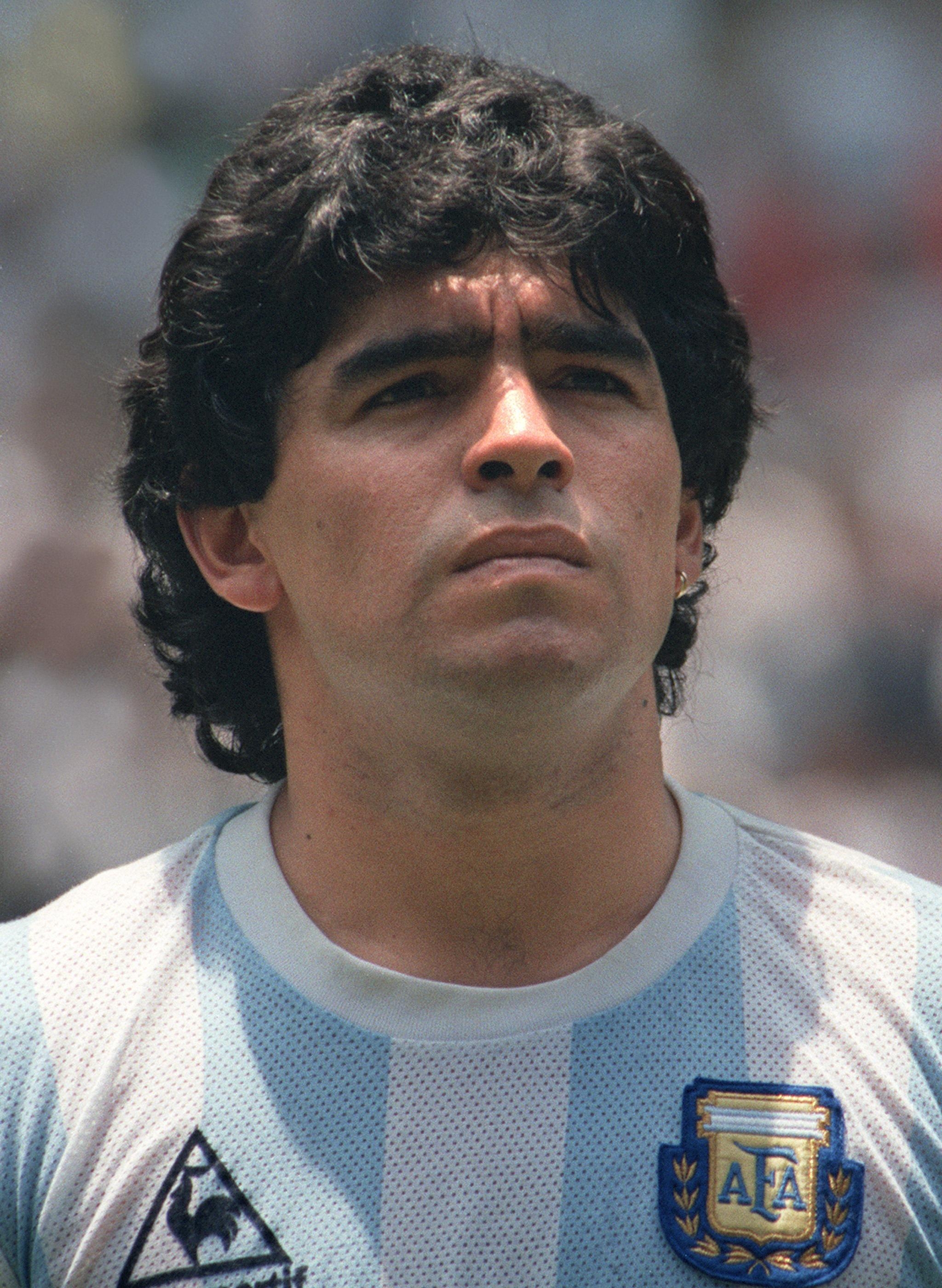 Diego Armando Maradona, Hintergrundbild, Argentinien, Fußball, Legendär, 2050x2800 HD Handy