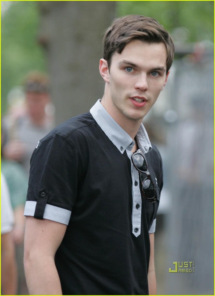 Nicholas Hoult, Wimbledon, Victoria Justice, Foto, Unterhaltung, 890x1230 HD Handy