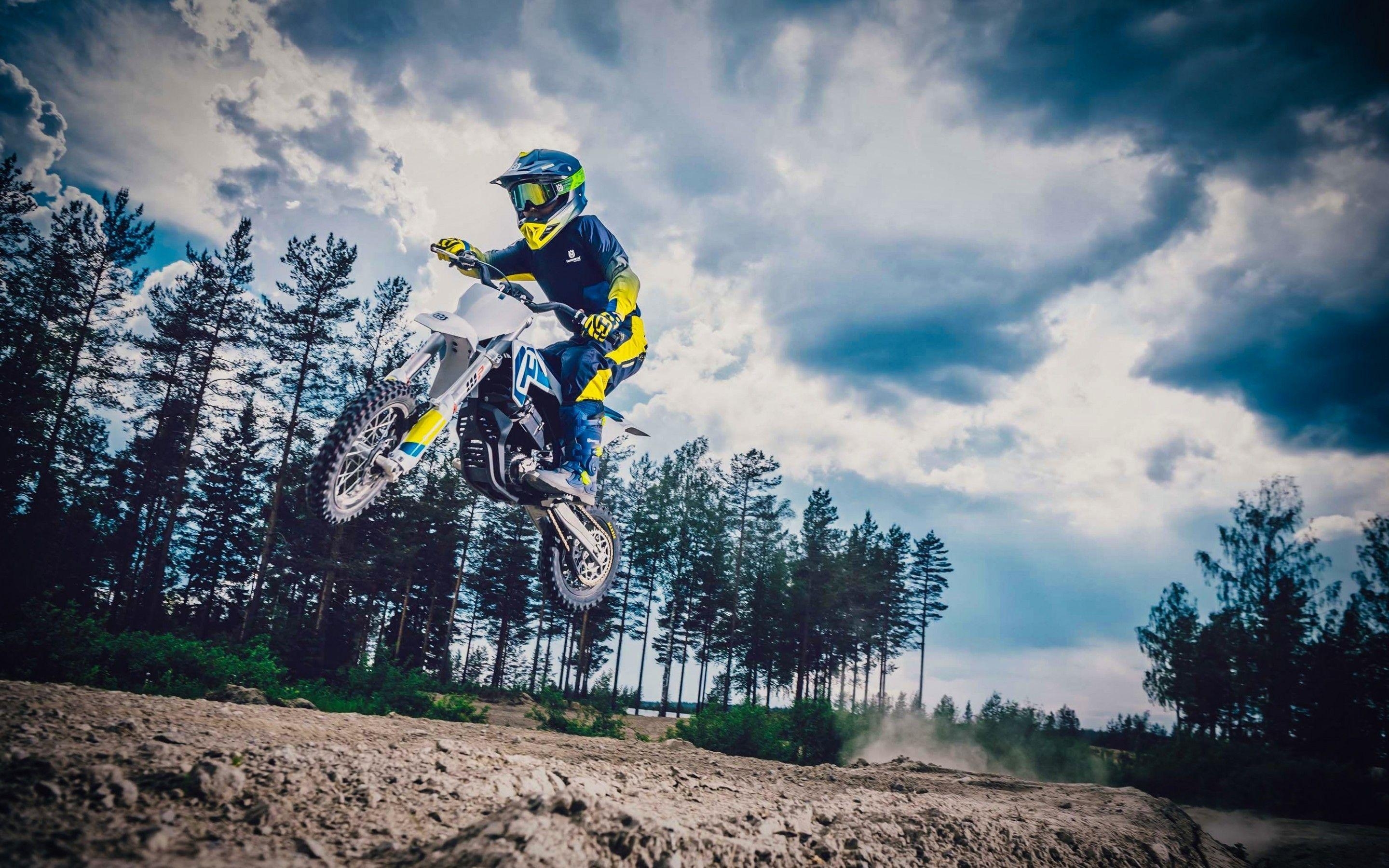 Dirt Race, Husqvarna, Sprung, Rennen, Motorrad, 2880x1800 HD Desktop