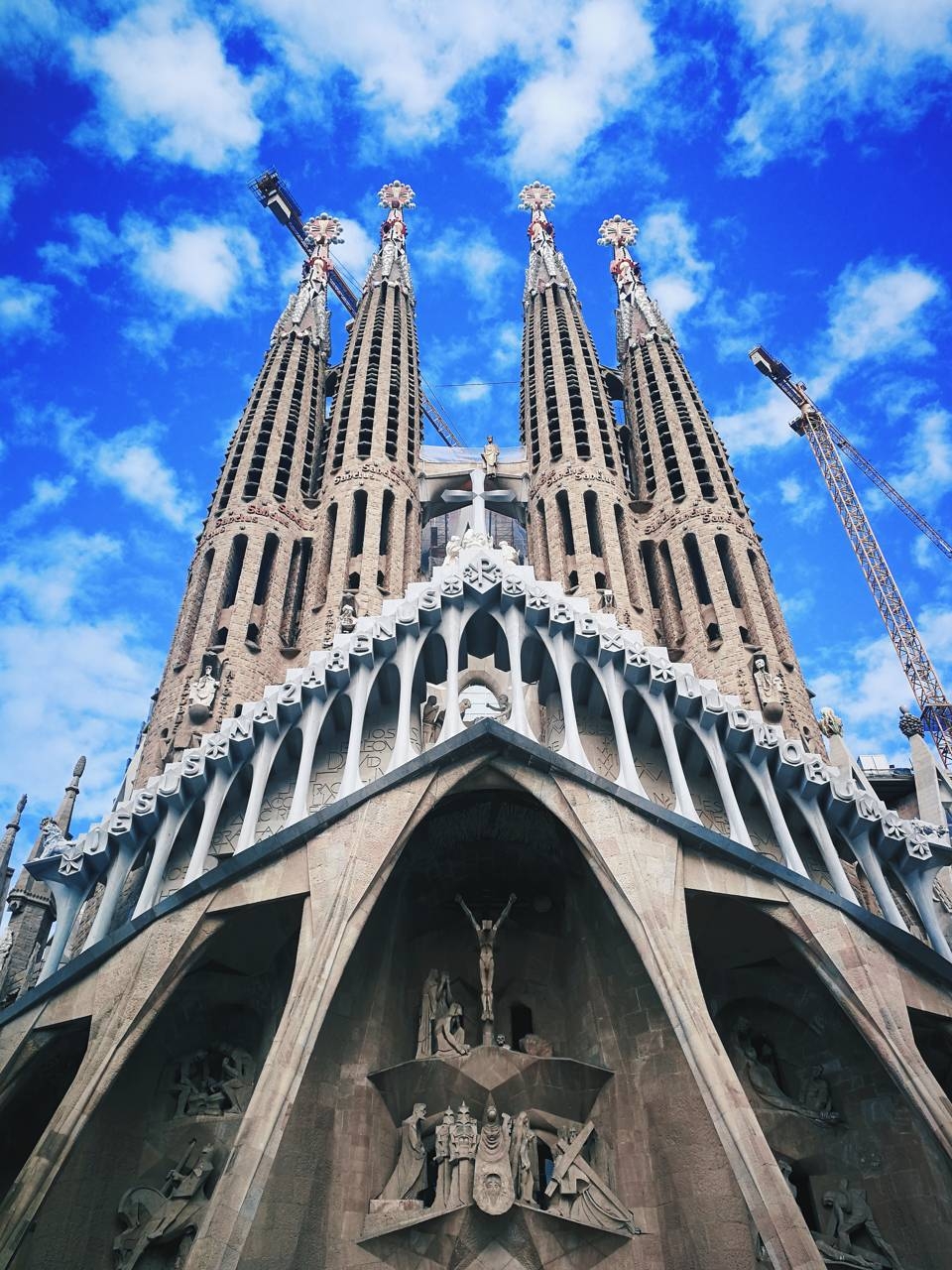 La Sagrada Familia, Gaudí, Barcelona, Spanien, Ikonisch, 960x1280 HD Handy