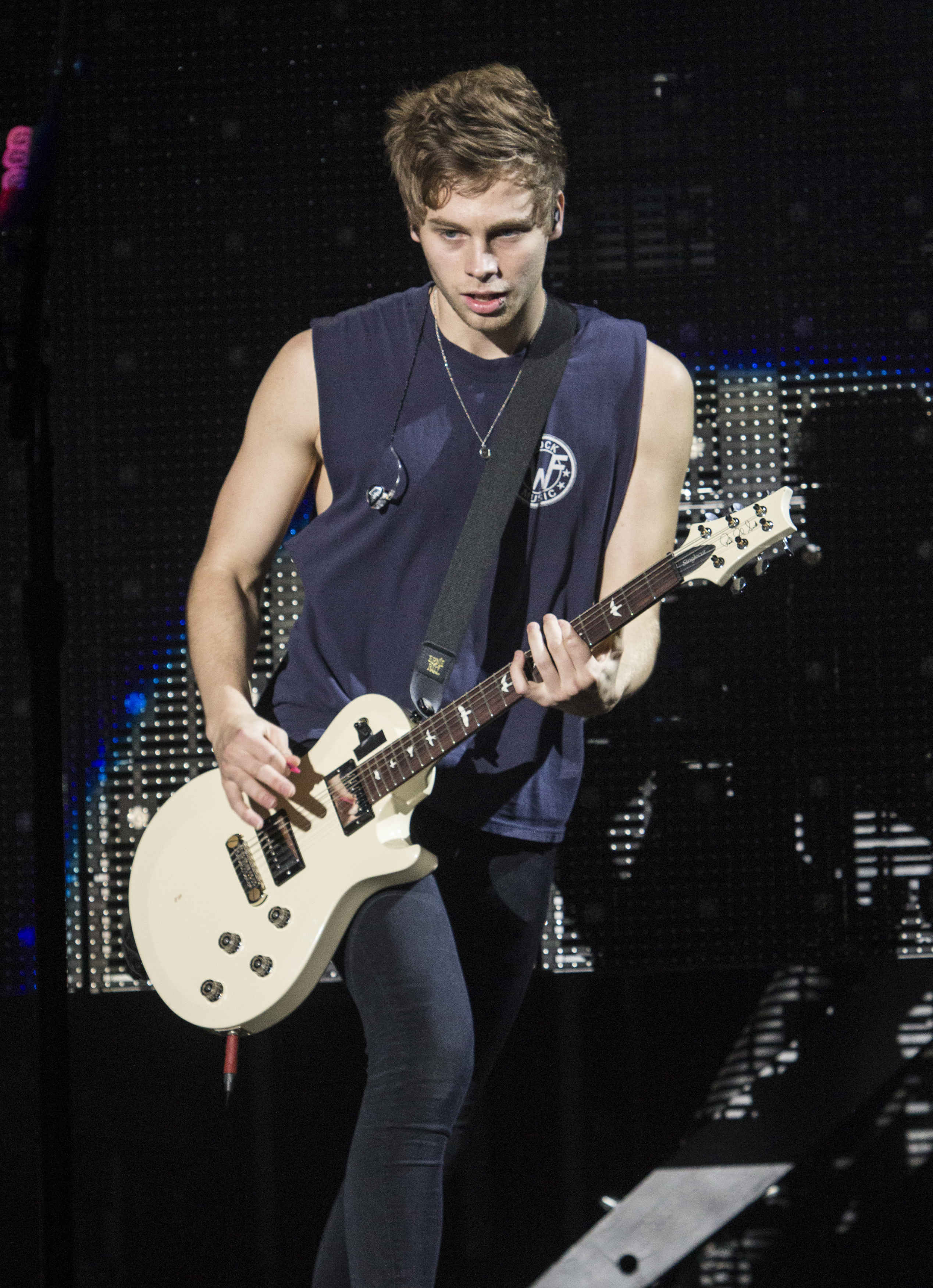 Luke Hemmings, ROWYSO, Musik, 5SOS, Hintergrund, 2540x3500 4K Handy