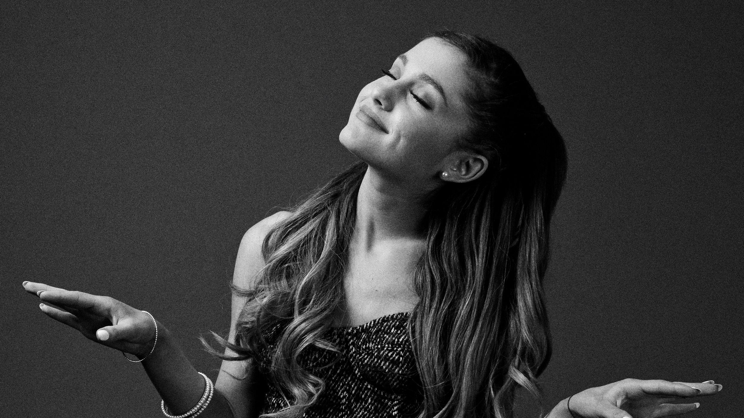 Ariana Grande, monochrom, HD, Musik, Bild, 2500x1410 HD Desktop