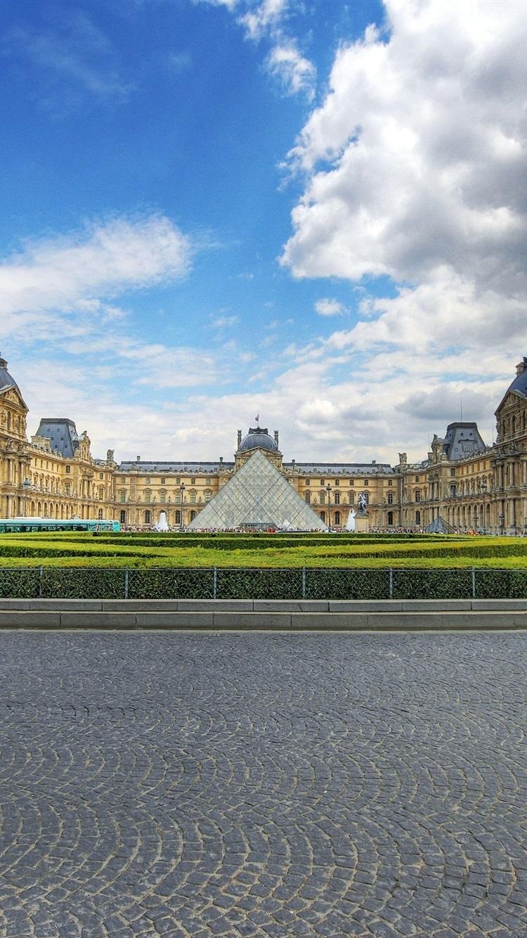 Louvre Museum, Glaspyramide, Wolken, Paris, Frankreich, 750x1340 HD Handy