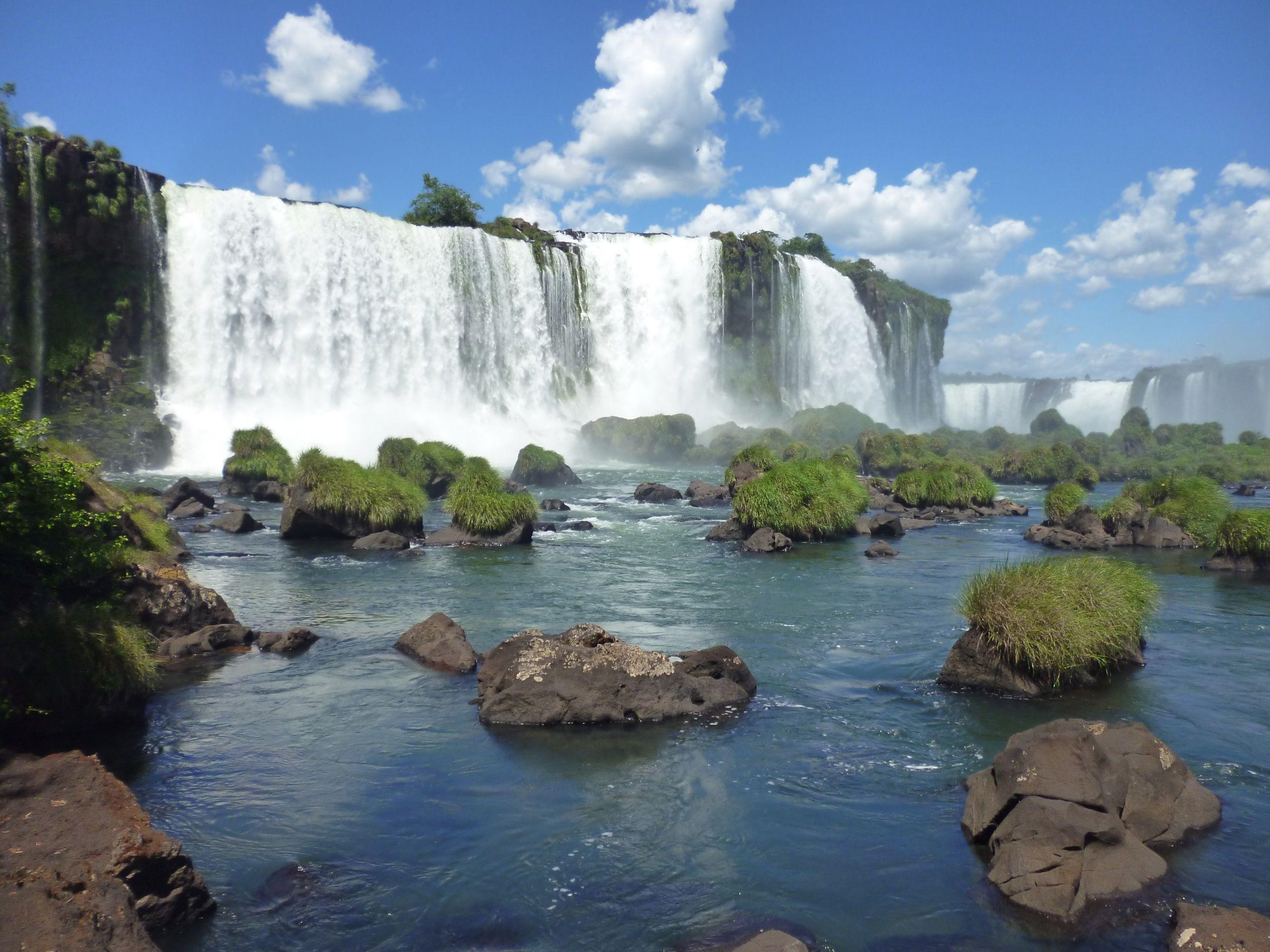 Brasilianisch, Iguazú, Steine, Gras, Blauer Himmel, 2560x1920 HD Desktop